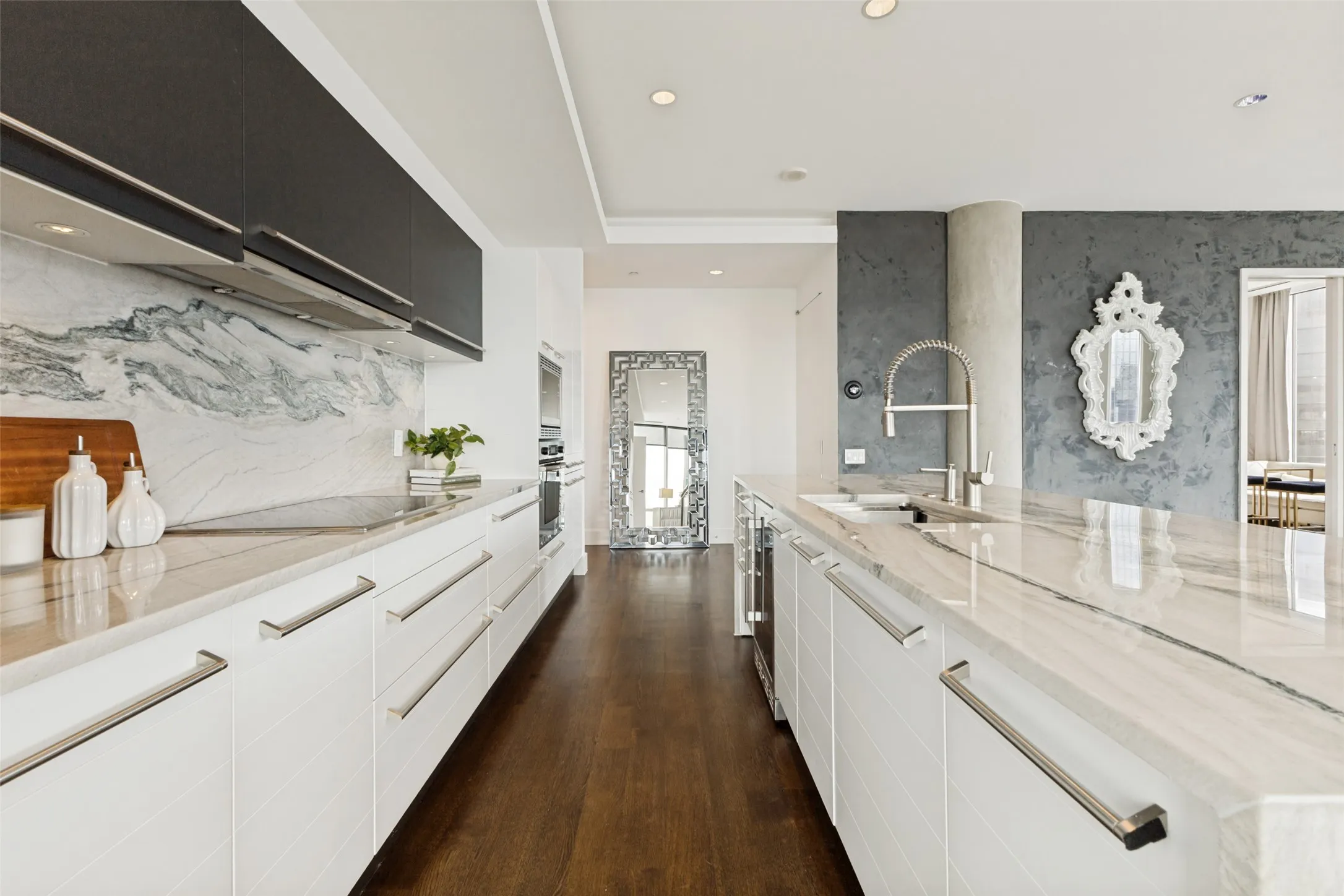 Condominium For Rent in Dallas County , 2408 Victory Park Lane 1035, Dallas, Texas 75219, 2 Bedroom, 2 Bathroom, 2 Garage spaces, 1,883 Sqft, built in 2005, mls#21251811, Real Estate Agent in Dallas, Homes For Rent in Dallas county, Homes For Rent in Dallas, Realtor in Dallas Texas, Real Estate Brokerage Independent Realty Texas, Luminita Cordes Realtor