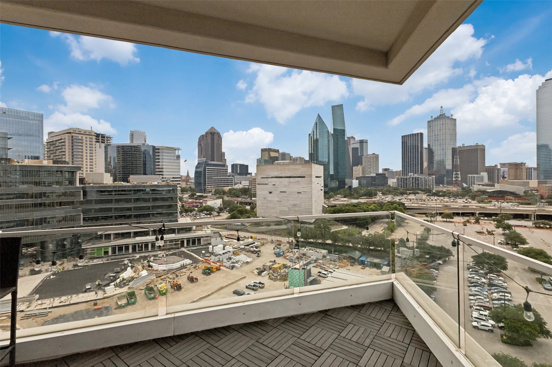 Condominium For Rent in Dallas County , 2408 Victory Park Lane 1035, Dallas, Texas 75219, 2 Bedroom, 2 Bathroom, 2 Garage spaces, 1,883 Sqft, built in 2005, mls#21251811, Real Estate Agent in Dallas, Homes For Rent in Dallas county, Homes For Rent in Dallas, Realtor in Dallas Texas, Real Estate Brokerage Independent Realty Texas, Luminita Cordes Realtor