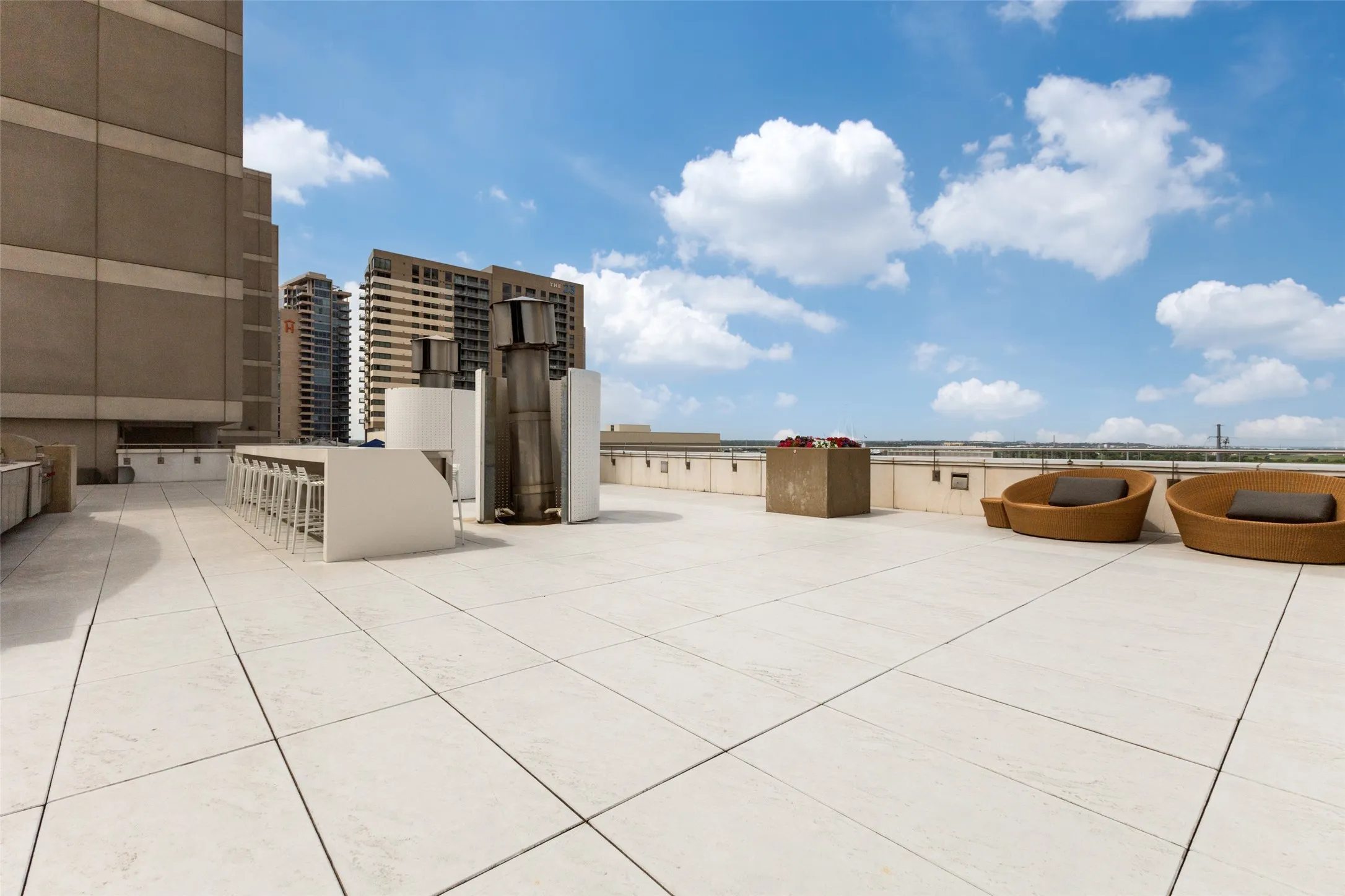 Condominium For Rent in Dallas County , 2408 Victory Park Lane 1035, Dallas, Texas 75219, 2 Bedroom, 2 Bathroom, 2 Garage spaces, 1,883 Sqft, built in 2005, mls#21251811, Real Estate Agent in Dallas, Homes For Rent in Dallas county, Homes For Rent in Dallas, Realtor in Dallas Texas, Real Estate Brokerage Independent Realty Texas, Luminita Cordes Realtor