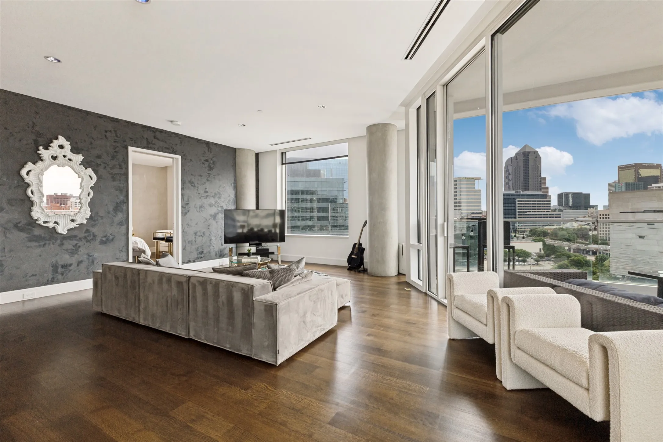 Condominium For Rent in Dallas County , 2408 Victory Park Lane 1035, Dallas, Texas 75219, 2 Bedroom, 2 Bathroom, 2 Garage spaces, 1,883 Sqft, built in 2005, mls#21251811, Real Estate Agent in Dallas, Homes For Rent in Dallas county, Homes For Rent in Dallas, Realtor in Dallas Texas, Real Estate Brokerage Independent Realty Texas, Luminita Cordes Realtor