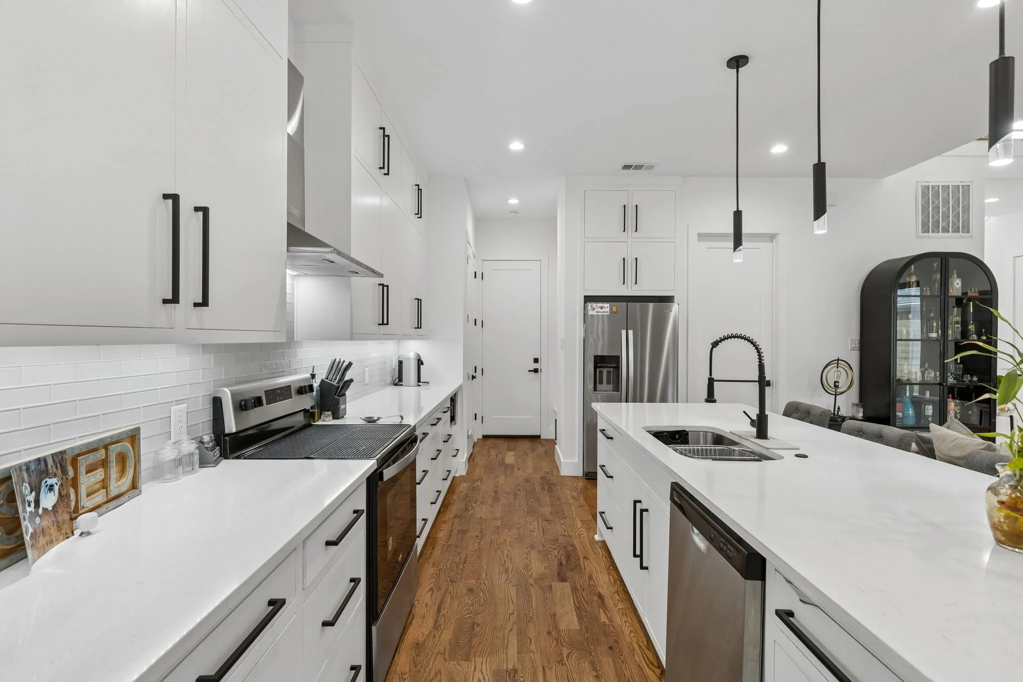 Single Family Residence For Sale in Dallas County , 1717 Mcbroom Street, Dallas, Texas 75212, 4 Bedroom, 4 Bathroom, 2 Garage spaces, 2,561 Sqft, built in 2023, mls#21288860, Real Estate Agent in Dallas, Homes For Sale in Dallas county, Homes For Sale in Dallas, Realtor in Dallas Texas, Real Estate Brokerage Independent Realty Texas, Luminita Cordes Realtor