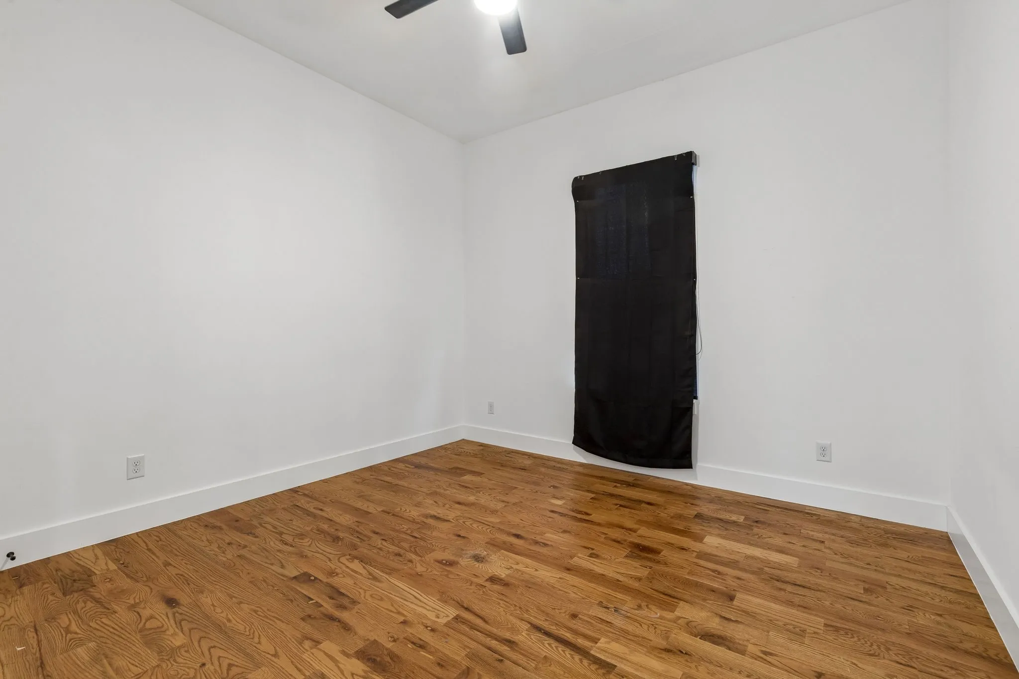 Single Family Residence For Sale in Dallas County , 1717 Mcbroom Street, Dallas, Texas 75212, 4 Bedroom, 4 Bathroom, 2 Garage spaces, 2,561 Sqft, built in 2023, mls#21288860, Real Estate Agent in Dallas, Homes For Sale in Dallas county, Homes For Sale in Dallas, Realtor in Dallas Texas, Real Estate Brokerage Independent Realty Texas, Luminita Cordes Realtor