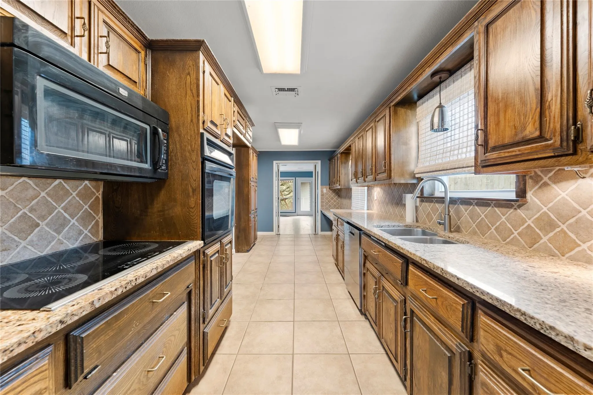 Single Family Residence For Sale in Mc Lennan County , 740 Wedgewood Drive, Woodway, Texas 76712, 3 Bedroom, 2 Bathroom, Garage spaces, 2,176 Sqft, built in 1969, mls#21288847, Real Estate Agent in Woodway, Homes For Sale in Mc Lennan county, Homes For Sale in Woodway, Realtor in Woodway Texas, Real Estate Brokerage Independent Realty Texas, Luminita Cordes Realtor