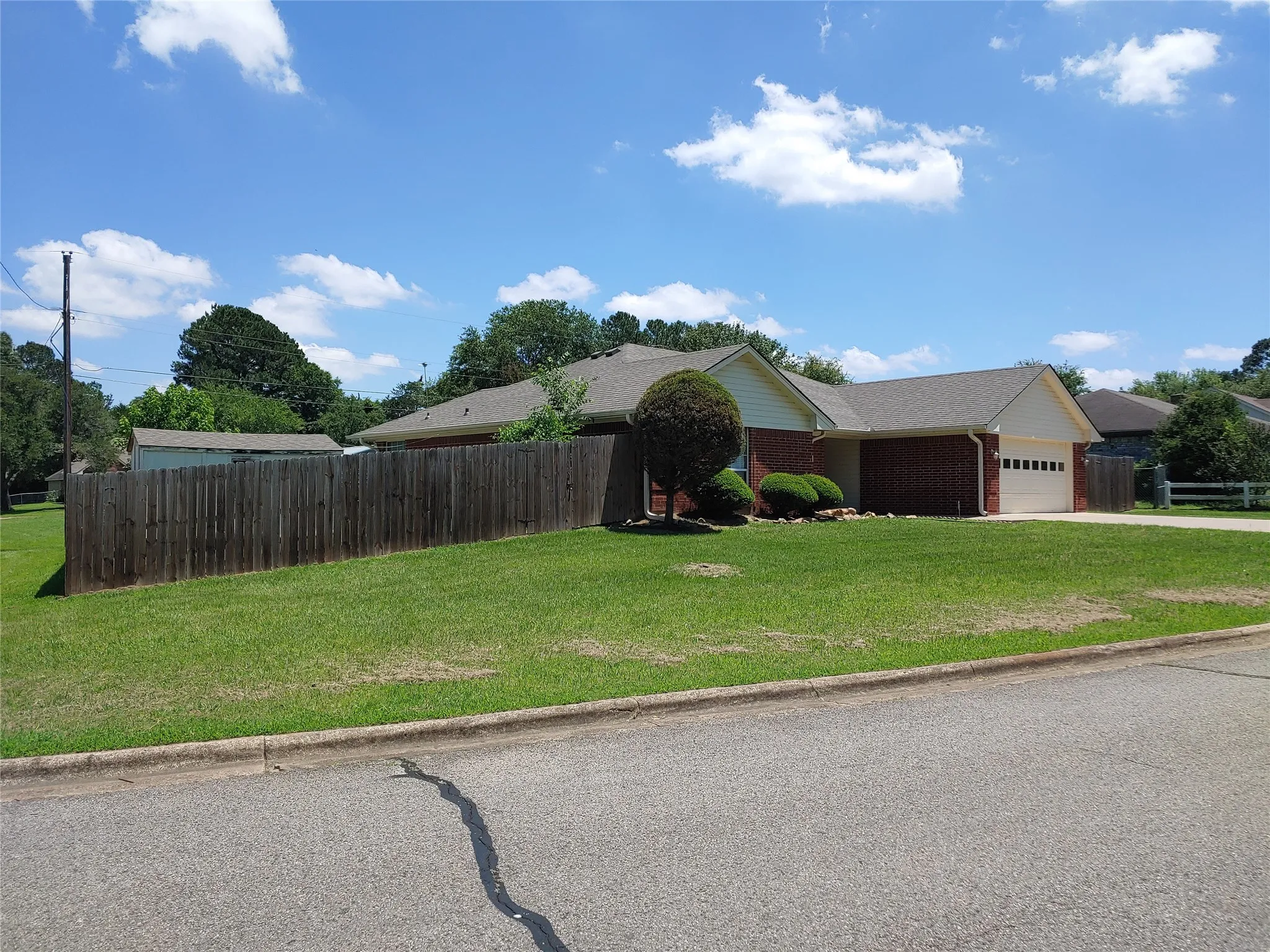 Single Family Residence For Sale in Lamar County , 1360 NE 26th Street, Paris, Texas 75460, 3 Bedroom, 2 Bathroom, 2 Garage spaces, 1,488 Sqft, built in 0, mls#21287882, Real Estate Agent in Paris, Homes For Sale in Lamar county, Homes For Sale in Paris, Realtor in Paris Texas, Real Estate Brokerage Independent Realty Texas, Luminita Cordes Realtor