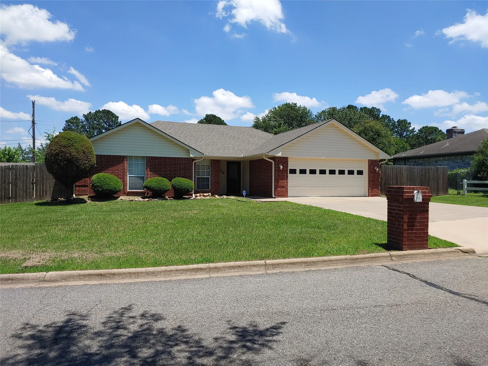 Single Family Residence For Sale in Lamar County , 1360 NE 26th Street, Paris, Texas 75460, 3 Bedroom, 2 Bathroom, 2 Garage spaces, 1,488 Sqft, built in 0, mls#21287882, Real Estate Agent in Paris, Homes For Sale in Lamar county, Homes For Sale in Paris, Realtor in Paris Texas, Real Estate Brokerage Independent Realty Texas, Luminita Cordes Realtor