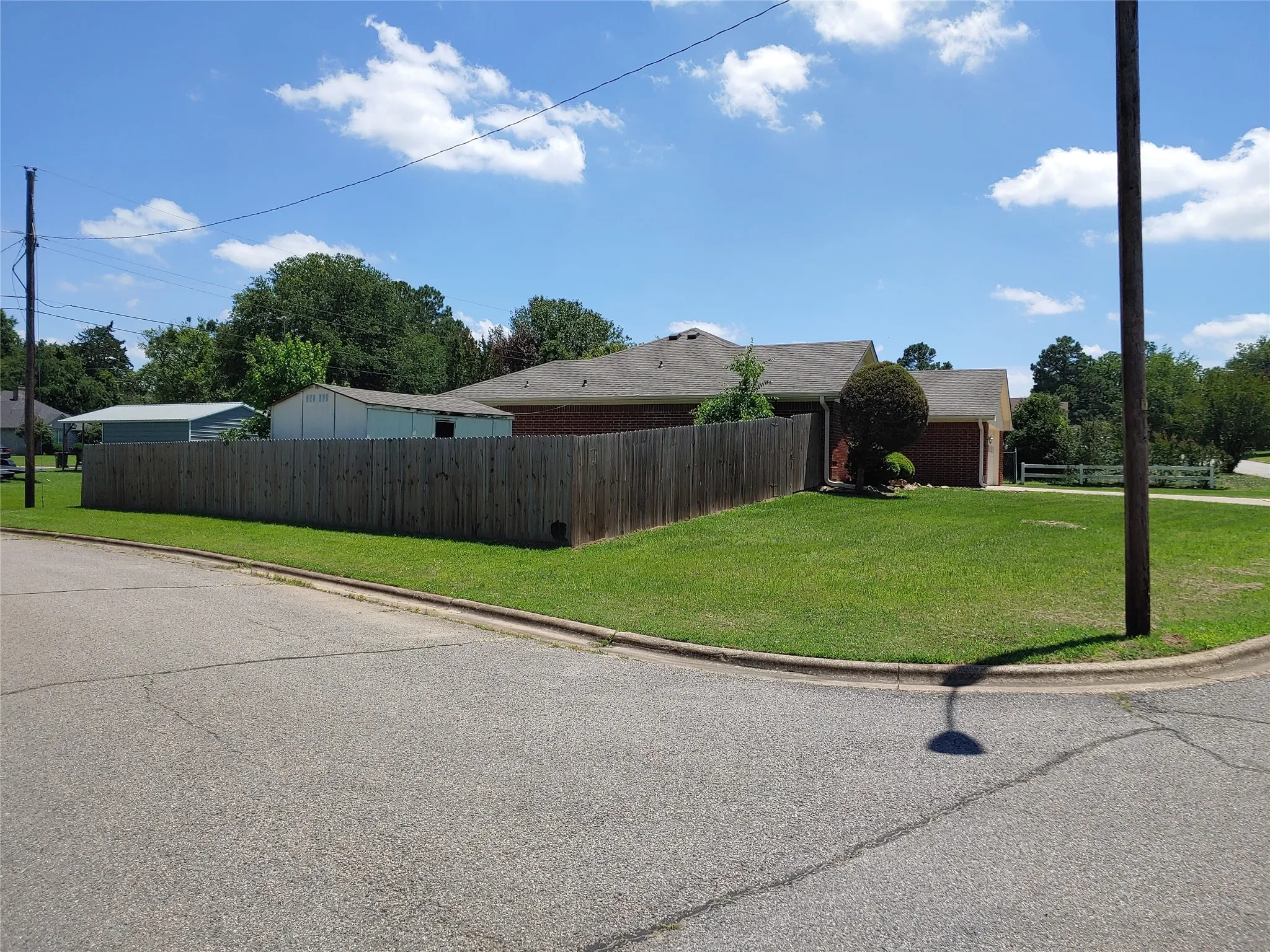 Single Family Residence For Sale in Lamar County , 1360 NE 26th Street, Paris, Texas 75460, 3 Bedroom, 2 Bathroom, 2 Garage spaces, 1,488 Sqft, built in 0, mls#21287882, Real Estate Agent in Paris, Homes For Sale in Lamar county, Homes For Sale in Paris, Realtor in Paris Texas, Real Estate Brokerage Independent Realty Texas, Luminita Cordes Realtor