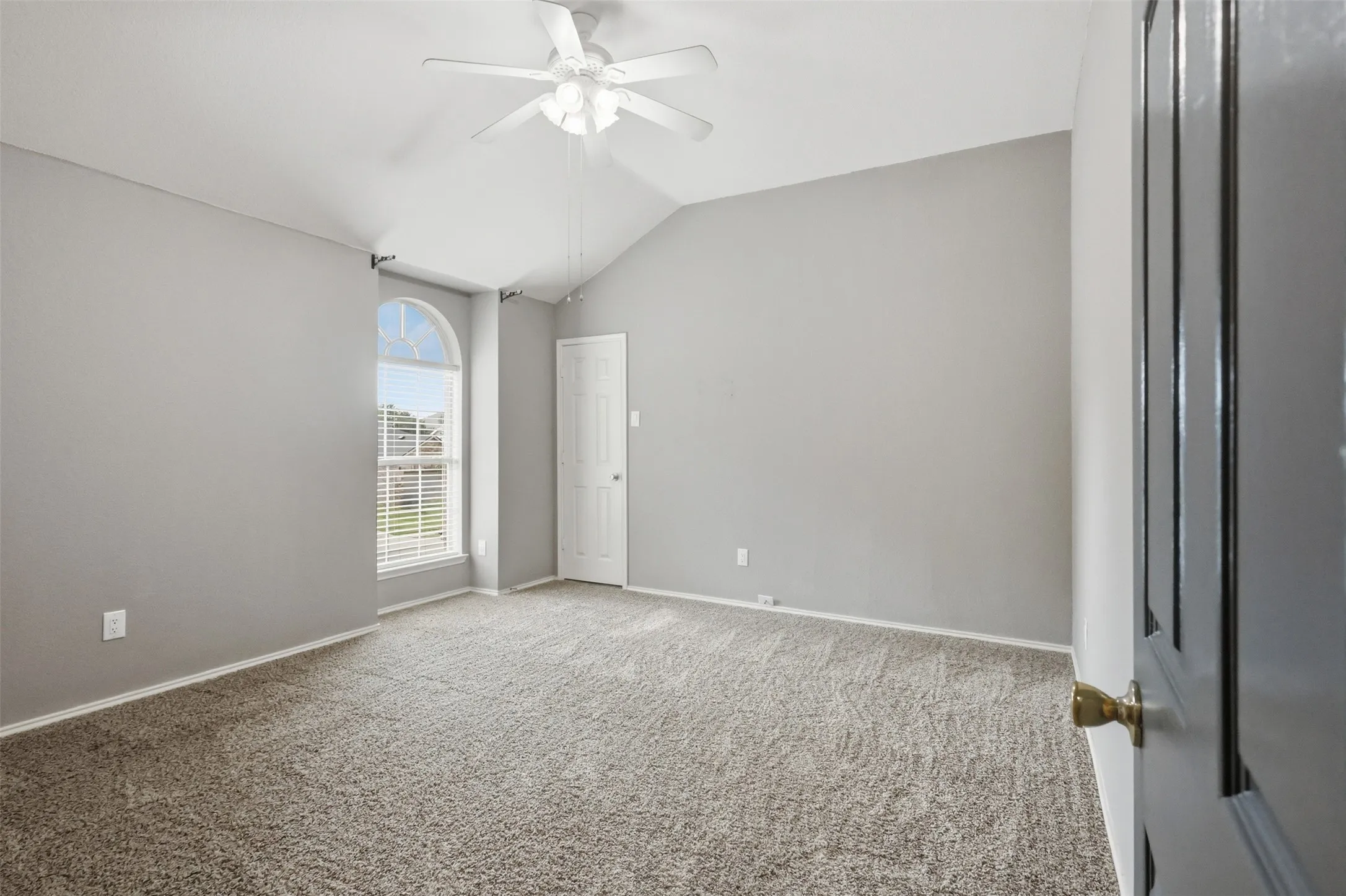 Single Family Residence For Sale in Tarrant County , 12521 Patnoe Drive, Fort Worth, Texas 76028, 5 Bedroom, 3 Bathroom, 2 Garage spaces, 2,844 Sqft, built in 2005, mls#21288894, Real Estate Agent in Fort Worth, Homes For Sale in Tarrant county, Homes For Sale in Fort Worth, Realtor in Fort Worth Texas, Real Estate Brokerage Independent Realty Texas, Luminita Cordes Realtor