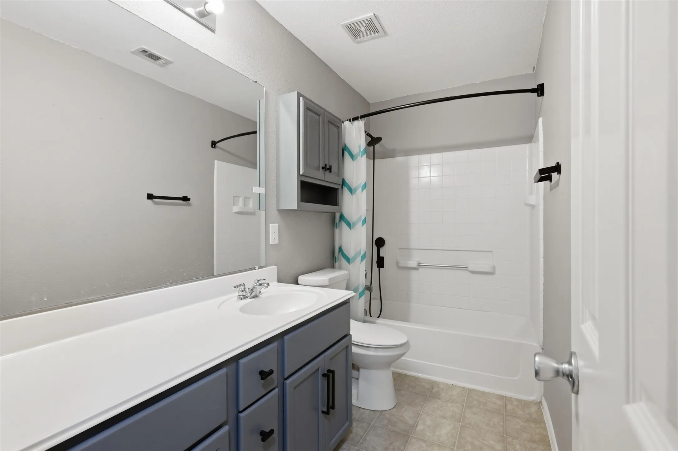 Single Family Residence For Sale in Tarrant County , 12521 Patnoe Drive, Fort Worth, Texas 76028, 5 Bedroom, 3 Bathroom, 2 Garage spaces, 2,844 Sqft, built in 2005, mls#21288894, Real Estate Agent in Fort Worth, Homes For Sale in Tarrant county, Homes For Sale in Fort Worth, Realtor in Fort Worth Texas, Real Estate Brokerage Independent Realty Texas, Luminita Cordes Realtor