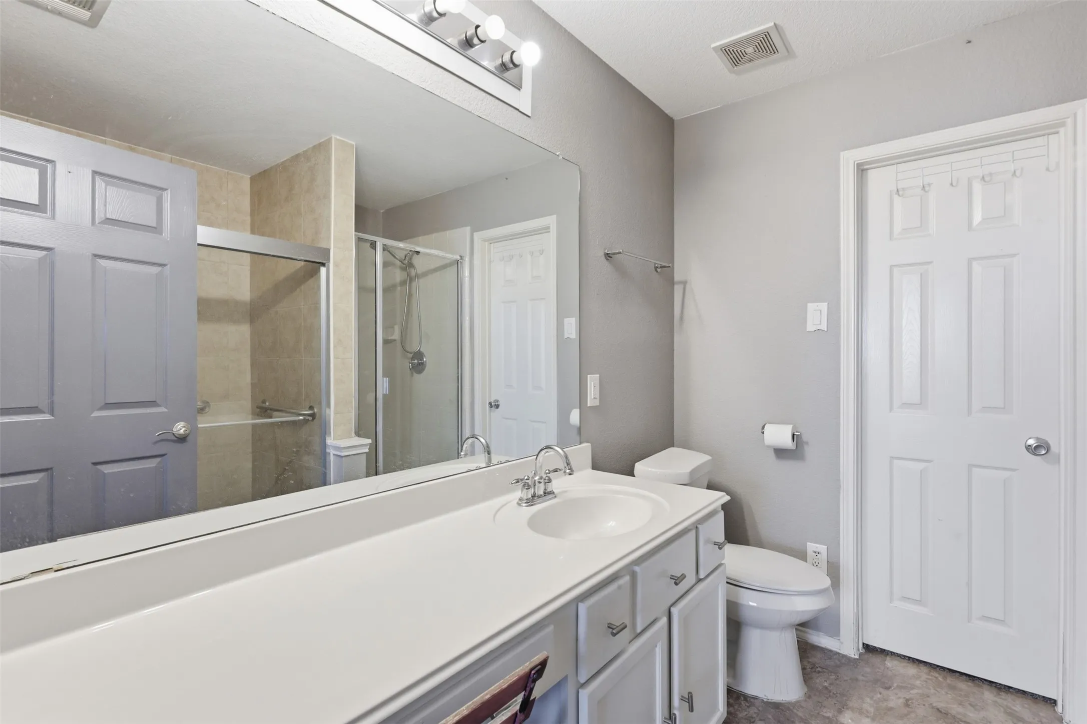 Single Family Residence For Sale in Tarrant County , 12521 Patnoe Drive, Fort Worth, Texas 76028, 5 Bedroom, 3 Bathroom, 2 Garage spaces, 2,844 Sqft, built in 2005, mls#21288894, Real Estate Agent in Fort Worth, Homes For Sale in Tarrant county, Homes For Sale in Fort Worth, Realtor in Fort Worth Texas, Real Estate Brokerage Independent Realty Texas, Luminita Cordes Realtor