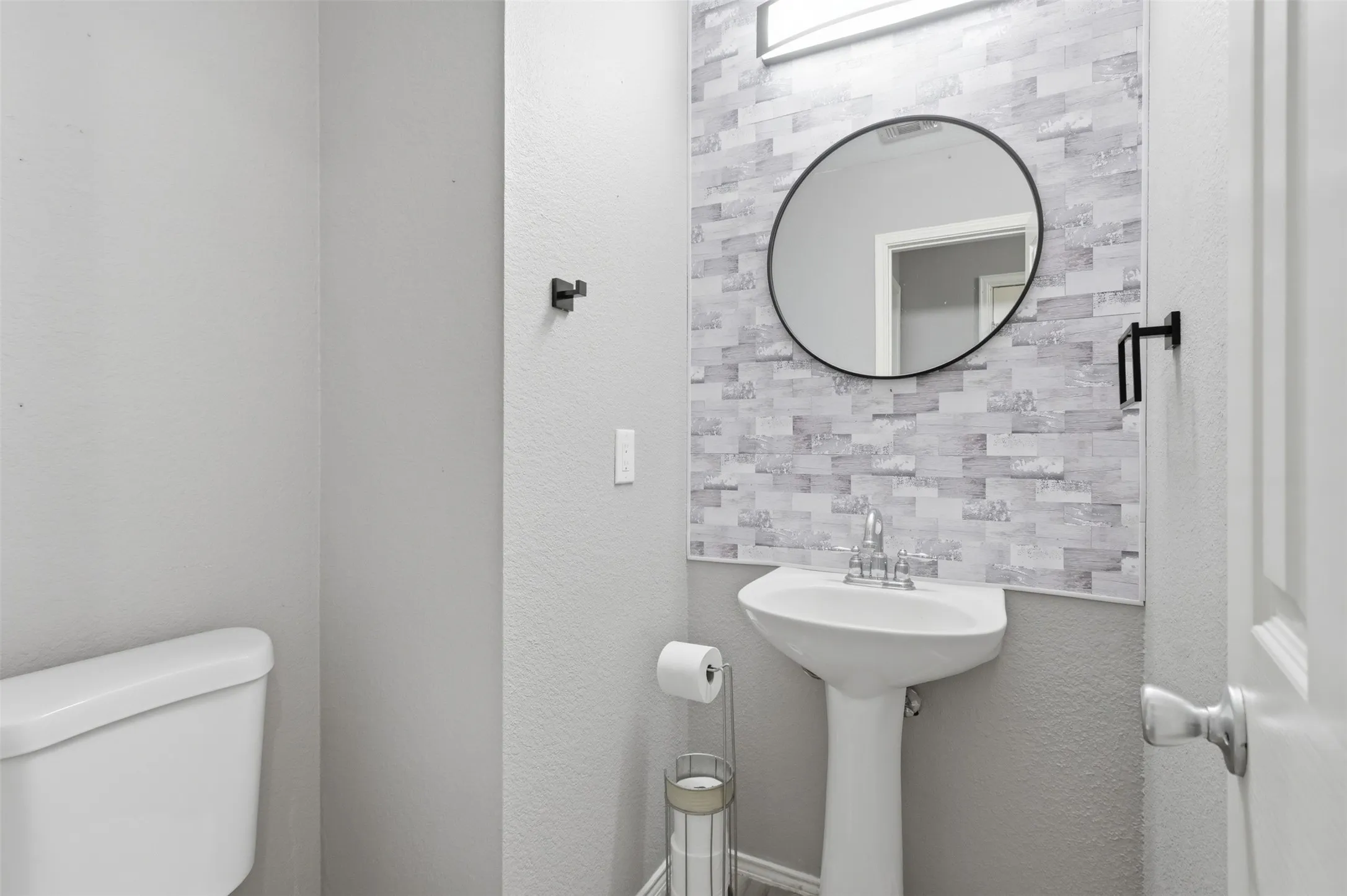 Single Family Residence For Sale in Tarrant County , 12521 Patnoe Drive, Fort Worth, Texas 76028, 5 Bedroom, 3 Bathroom, 2 Garage spaces, 2,844 Sqft, built in 2005, mls#21288894, Real Estate Agent in Fort Worth, Homes For Sale in Tarrant county, Homes For Sale in Fort Worth, Realtor in Fort Worth Texas, Real Estate Brokerage Independent Realty Texas, Luminita Cordes Realtor