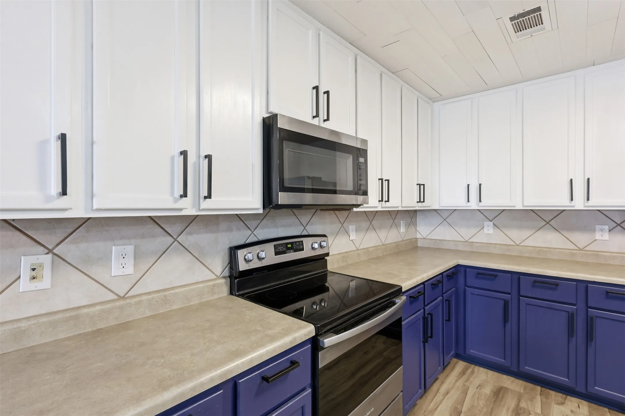 Single Family Residence For Sale in Tarrant County , 12521 Patnoe Drive, Fort Worth, Texas 76028, 5 Bedroom, 3 Bathroom, 2 Garage spaces, 2,844 Sqft, built in 2005, mls#21288894, Real Estate Agent in Fort Worth, Homes For Sale in Tarrant county, Homes For Sale in Fort Worth, Realtor in Fort Worth Texas, Real Estate Brokerage Independent Realty Texas, Luminita Cordes Realtor