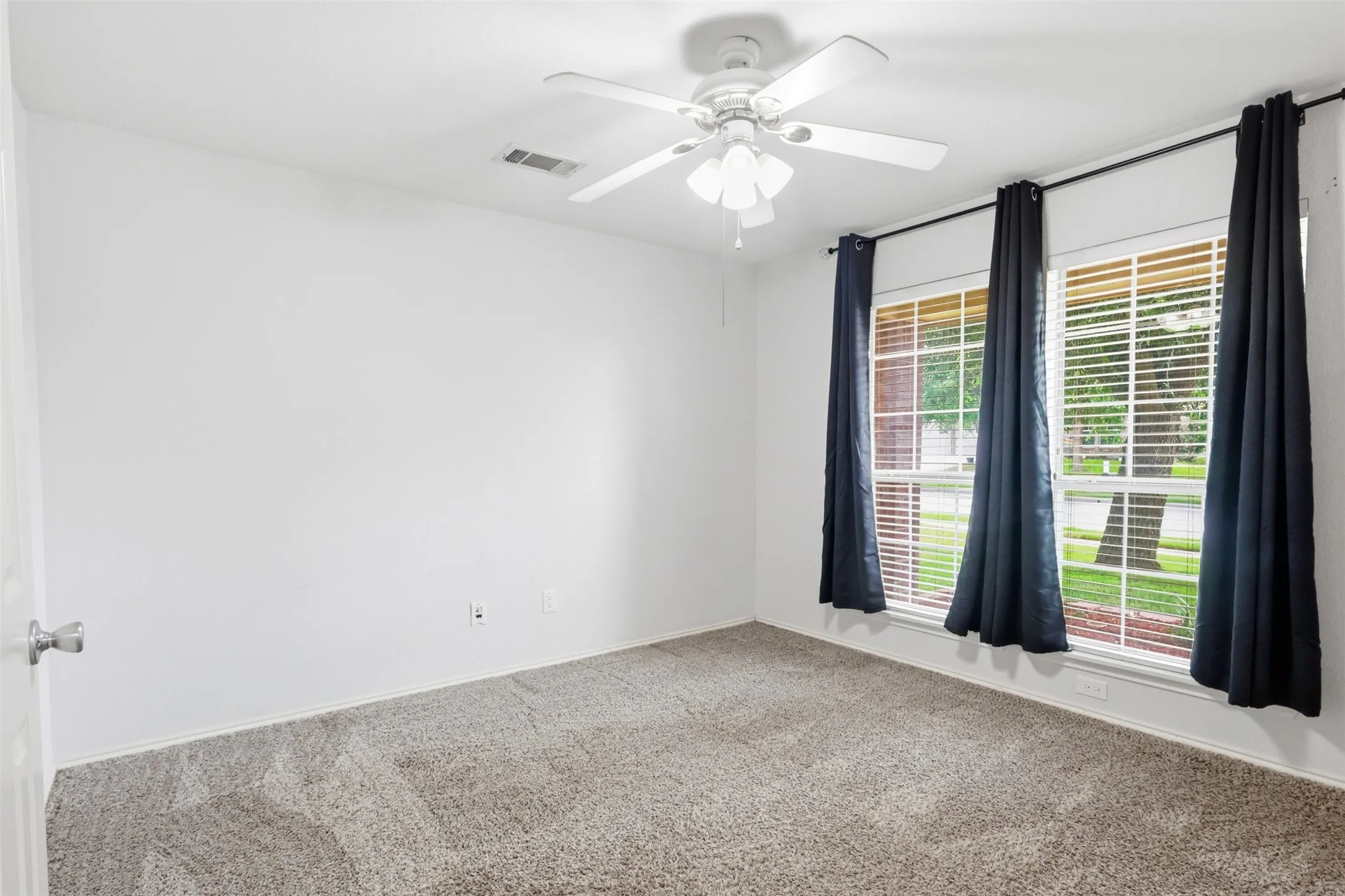 Single Family Residence For Sale in Tarrant County , 12521 Patnoe Drive, Fort Worth, Texas 76028, 5 Bedroom, 3 Bathroom, 2 Garage spaces, 2,844 Sqft, built in 2005, mls#21288894, Real Estate Agent in Fort Worth, Homes For Sale in Tarrant county, Homes For Sale in Fort Worth, Realtor in Fort Worth Texas, Real Estate Brokerage Independent Realty Texas, Luminita Cordes Realtor