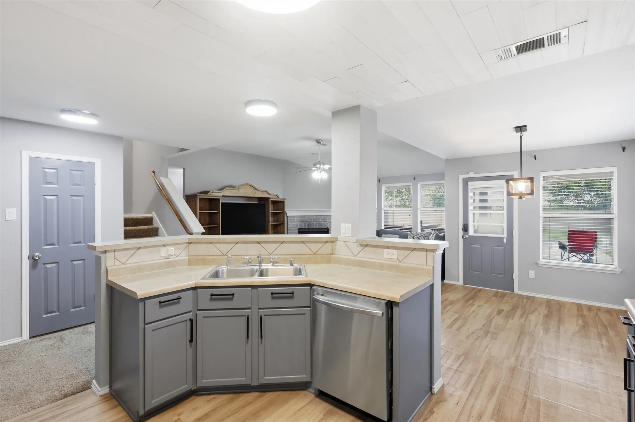 Single Family Residence For Sale in Tarrant County , 12521 Patnoe Drive, Fort Worth, Texas 76028, 5 Bedroom, 3 Bathroom, 2 Garage spaces, 2,844 Sqft, built in 2005, mls#21288894, Real Estate Agent in Fort Worth, Homes For Sale in Tarrant county, Homes For Sale in Fort Worth, Realtor in Fort Worth Texas, Real Estate Brokerage Independent Realty Texas, Luminita Cordes Realtor