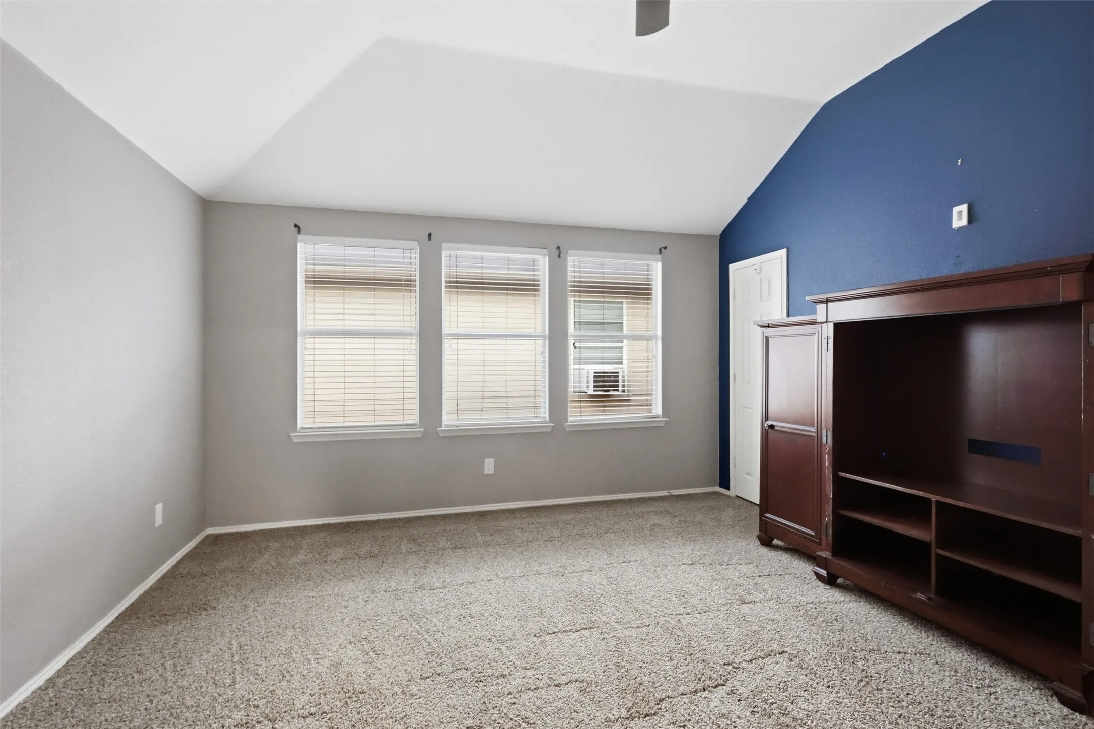 Single Family Residence For Sale in Tarrant County , 12521 Patnoe Drive, Fort Worth, Texas 76028, 5 Bedroom, 3 Bathroom, 2 Garage spaces, 2,844 Sqft, built in 2005, mls#21288894, Real Estate Agent in Fort Worth, Homes For Sale in Tarrant county, Homes For Sale in Fort Worth, Realtor in Fort Worth Texas, Real Estate Brokerage Independent Realty Texas, Luminita Cordes Realtor