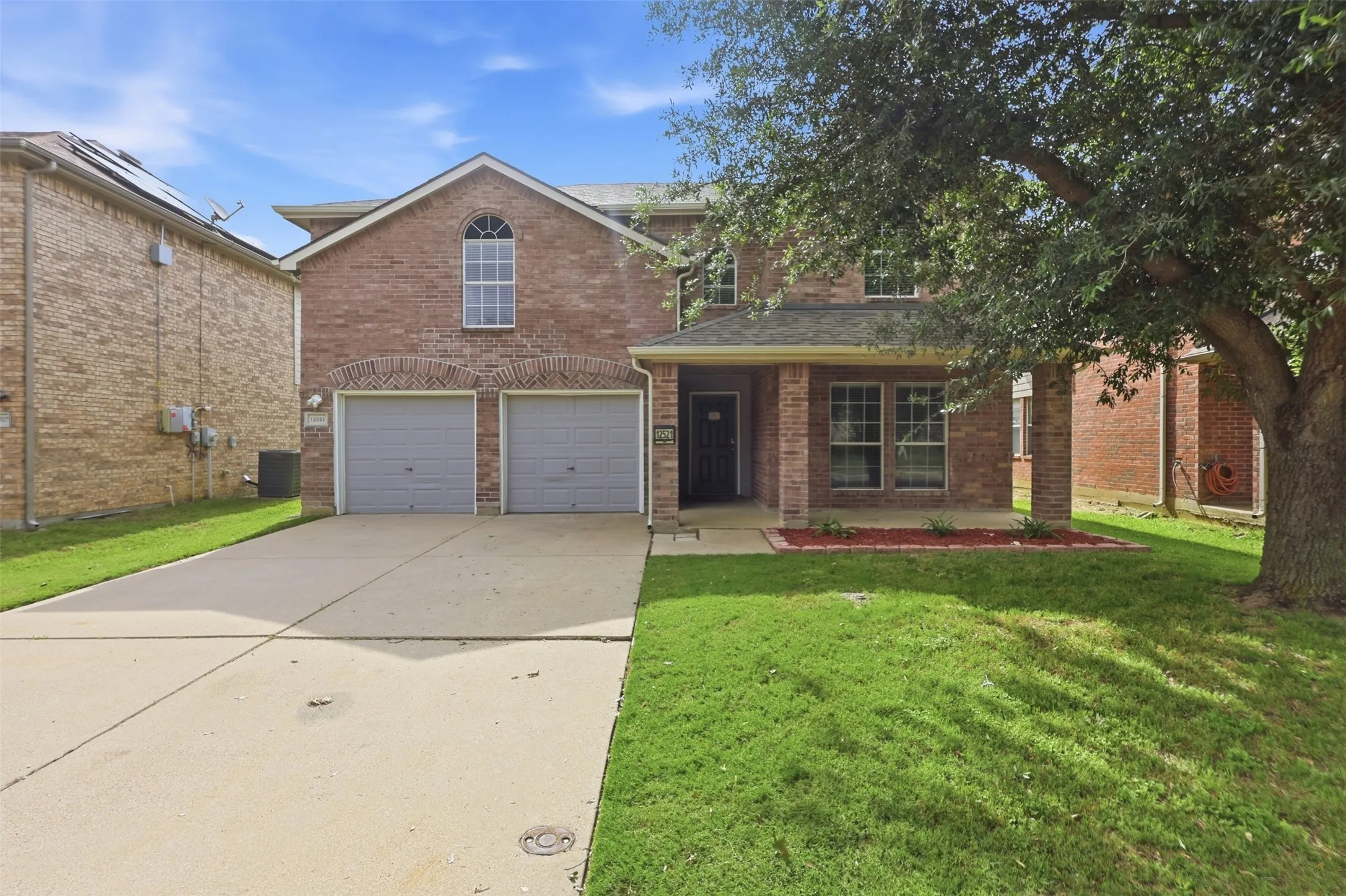 Single Family Residence For Sale in Tarrant County , 12521 Patnoe Drive, Fort Worth, Texas 76028, 5 Bedroom, 3 Bathroom, 2 Garage spaces, 2,844 Sqft, built in 2005, mls#21288894, Real Estate Agent in Fort Worth, Homes For Sale in Tarrant county, Homes For Sale in Fort Worth, Realtor in Fort Worth Texas, Real Estate Brokerage Independent Realty Texas, Luminita Cordes Realtor