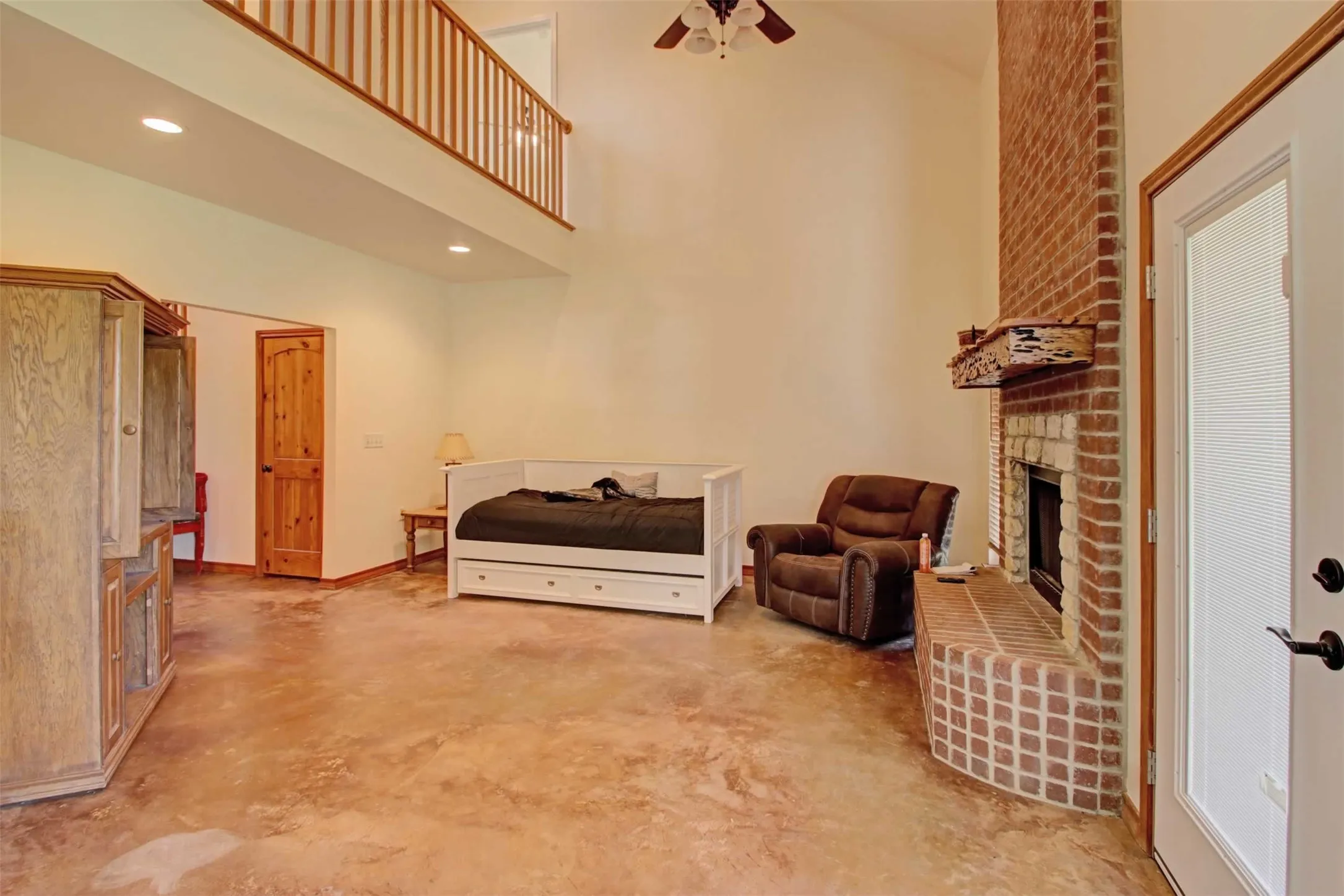 Single Family Residence For Sale in Johnson County , 2800 County Road 314, Cleburne, Texas 76031, 3 Bedroom, 3 Bathroom, 2 Garage spaces, 2,022 Sqft, built in 2004, Price $759,000, mls#21288902, Real Estate Agent in Cleburne, Homes For Sale in Johnson county, Homes For Sale in Cleburne, Realtor in Cleburne Texas, Real Estate Brokerage Independent Realty Texas, Luminita Cordes Realtor