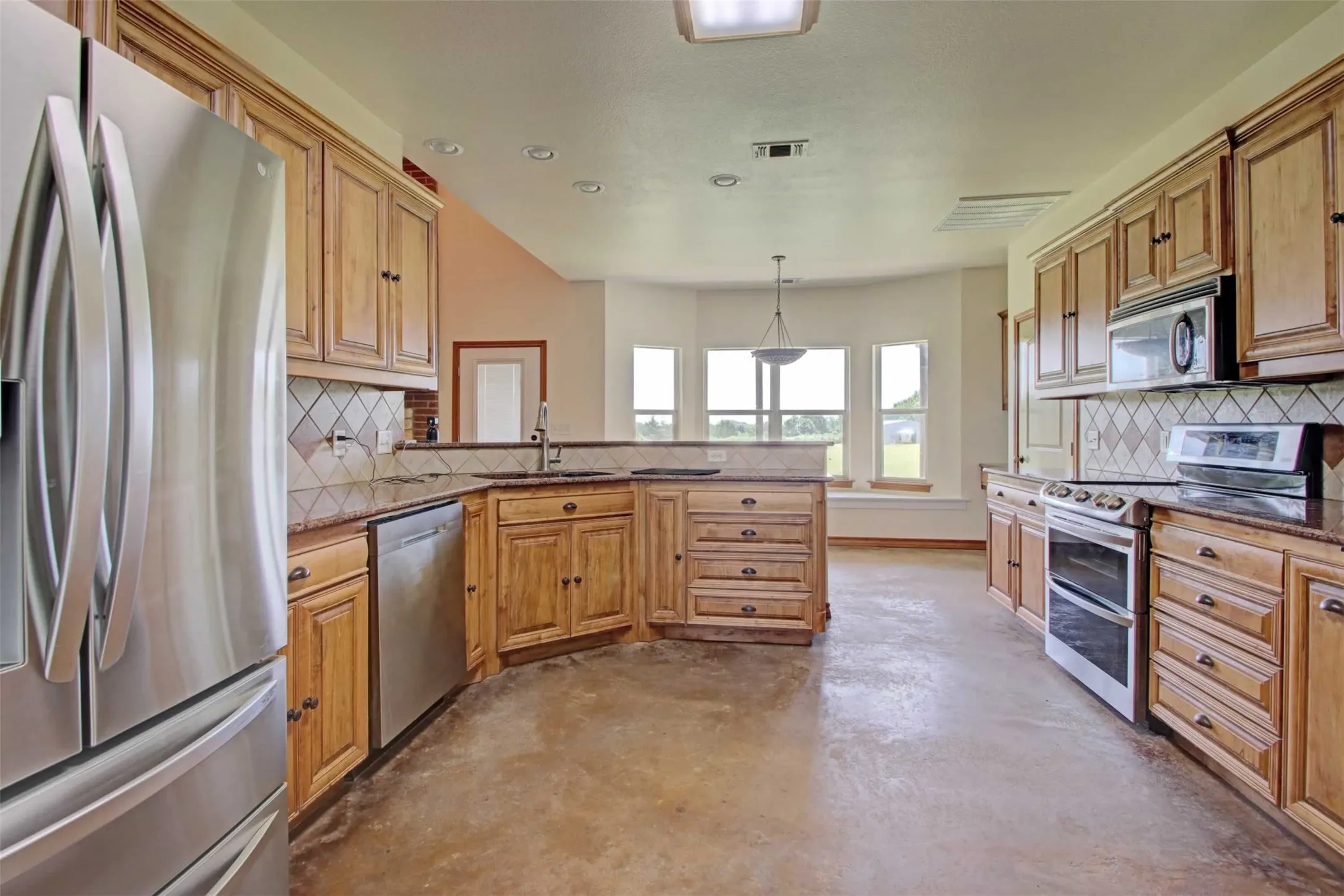 Single Family Residence For Sale in Johnson County , 2800 County Road 314, Cleburne, Texas 76031, 3 Bedroom, 3 Bathroom, 2 Garage spaces, 2,022 Sqft, built in 2004, Price $759,000, mls#21288902, Real Estate Agent in Cleburne, Homes For Sale in Johnson county, Homes For Sale in Cleburne, Realtor in Cleburne Texas, Real Estate Brokerage Independent Realty Texas, Luminita Cordes Realtor