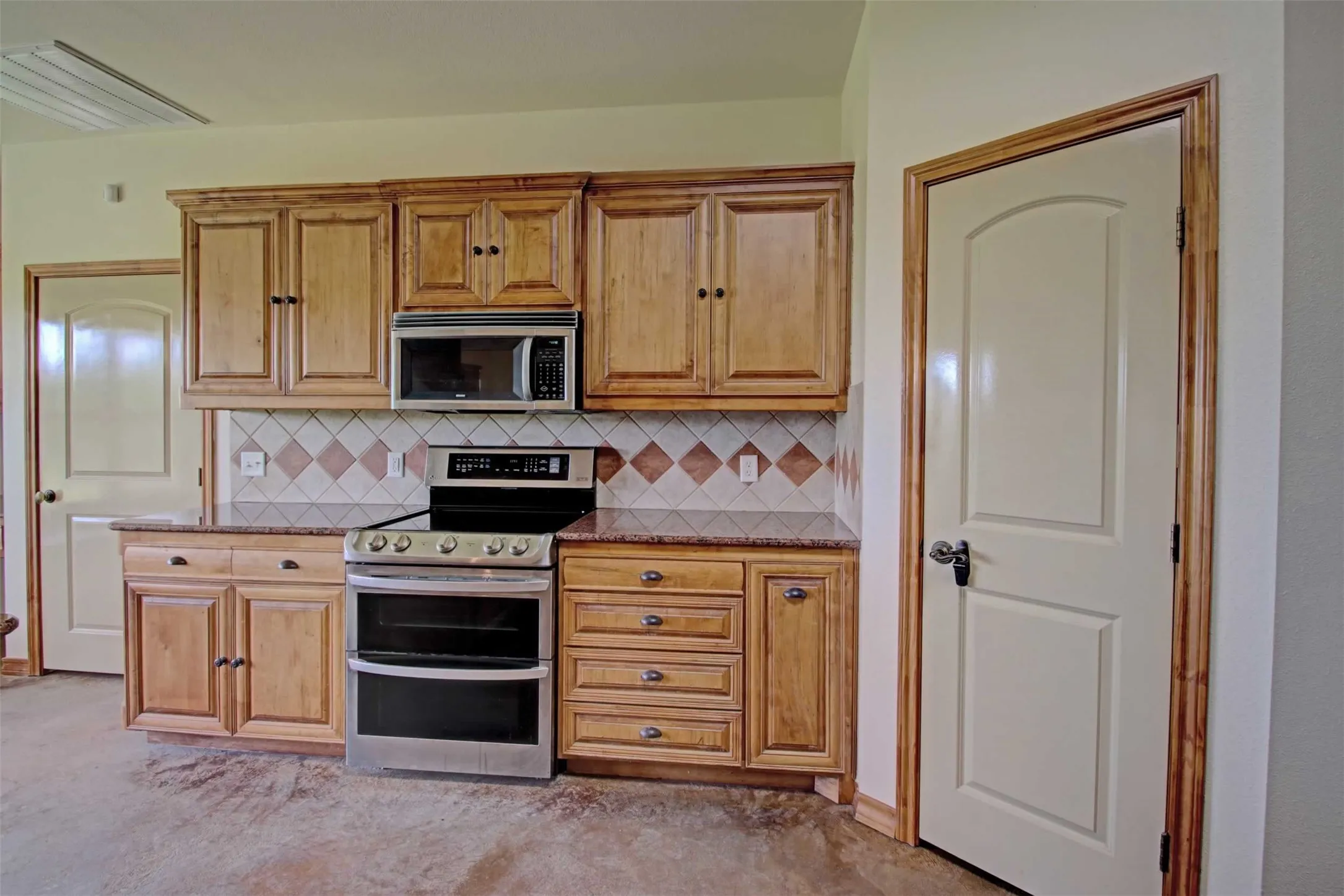 Single Family Residence For Sale in Johnson County , 2800 County Road 314, Cleburne, Texas 76031, 3 Bedroom, 3 Bathroom, 2 Garage spaces, 2,022 Sqft, built in 2004, Price $759,000, mls#21288902, Real Estate Agent in Cleburne, Homes For Sale in Johnson county, Homes For Sale in Cleburne, Realtor in Cleburne Texas, Real Estate Brokerage Independent Realty Texas, Luminita Cordes Realtor