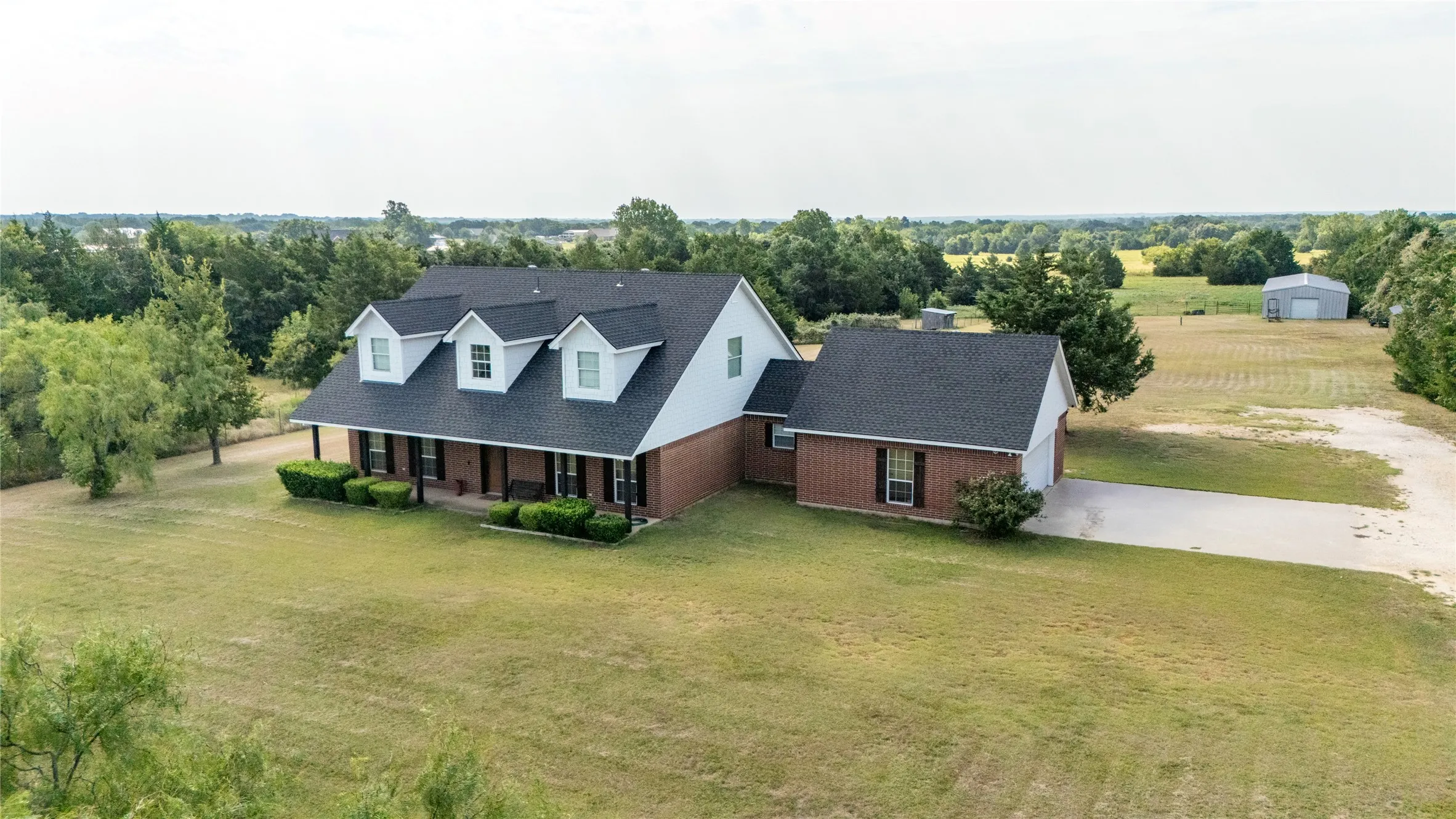 Single Family Residence For Sale in Johnson County , 2800 County Road 314, Cleburne, Texas 76031, 3 Bedroom, 3 Bathroom, 2 Garage spaces, 2,022 Sqft, built in 2004, Price $759,000, mls#21288902, Real Estate Agent in Cleburne, Homes For Sale in Johnson county, Homes For Sale in Cleburne, Realtor in Cleburne Texas, Real Estate Brokerage Independent Realty Texas, Luminita Cordes Realtor