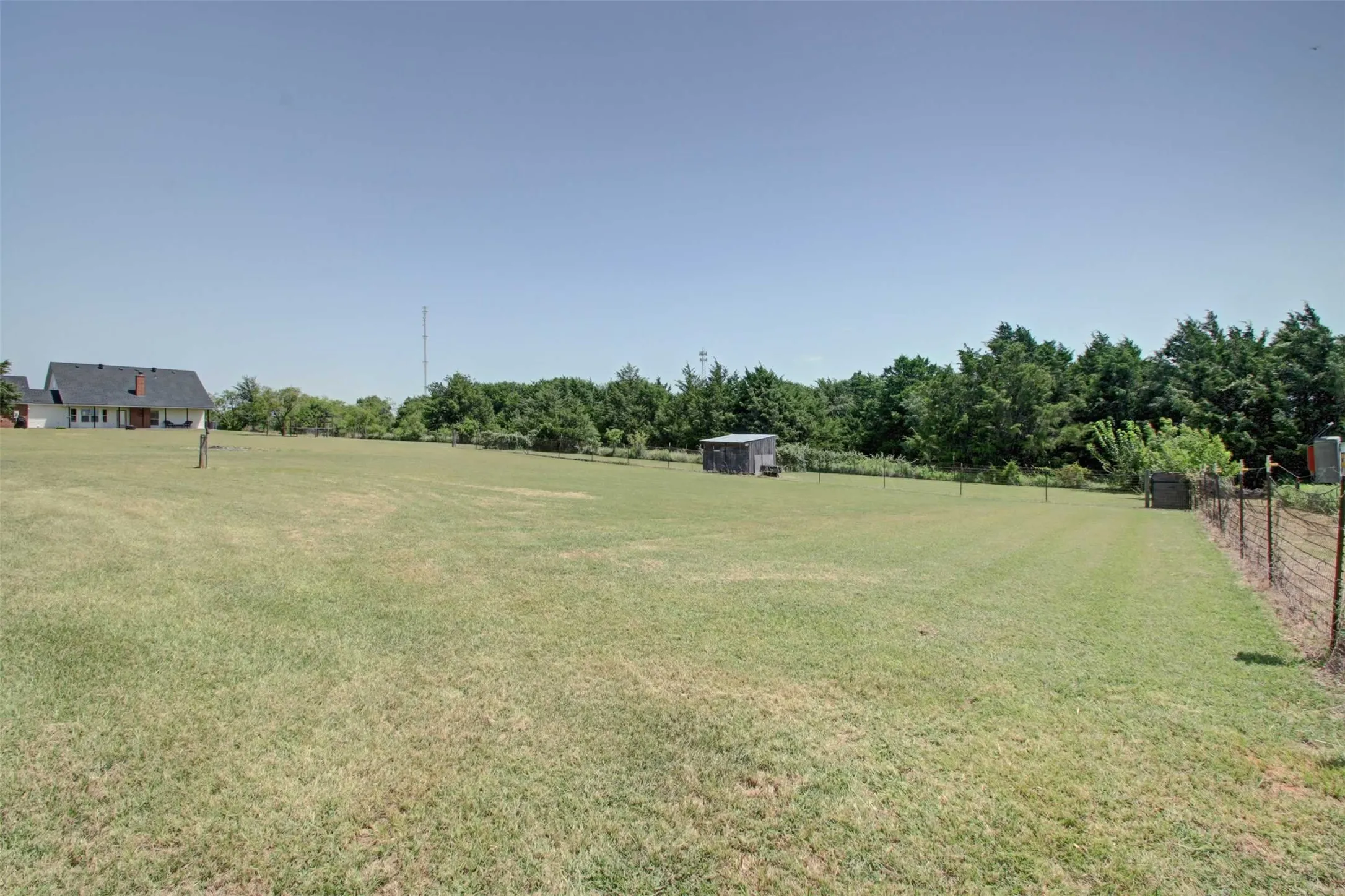 Single Family Residence For Sale in Johnson County , 2800 County Road 314, Cleburne, Texas 76031, 3 Bedroom, 3 Bathroom, 2 Garage spaces, 2,022 Sqft, built in 2004, Price $759,000, mls#21288902, Real Estate Agent in Cleburne, Homes For Sale in Johnson county, Homes For Sale in Cleburne, Realtor in Cleburne Texas, Real Estate Brokerage Independent Realty Texas, Luminita Cordes Realtor