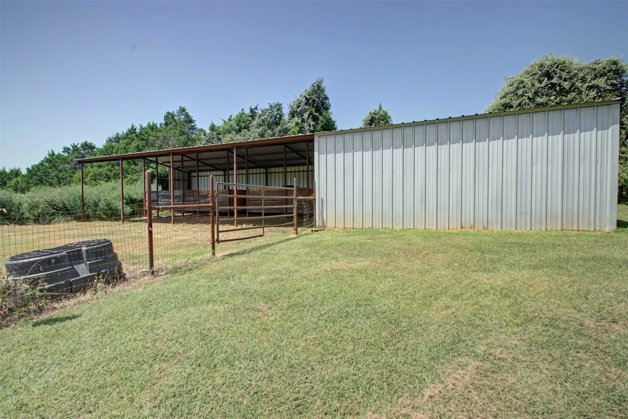 Single Family Residence For Sale in Johnson County , 2800 County Road 314, Cleburne, Texas 76031, 3 Bedroom, 3 Bathroom, 2 Garage spaces, 2,022 Sqft, built in 2004, Price $759,000, mls#21288902, Real Estate Agent in Cleburne, Homes For Sale in Johnson county, Homes For Sale in Cleburne, Realtor in Cleburne Texas, Real Estate Brokerage Independent Realty Texas, Luminita Cordes Realtor
