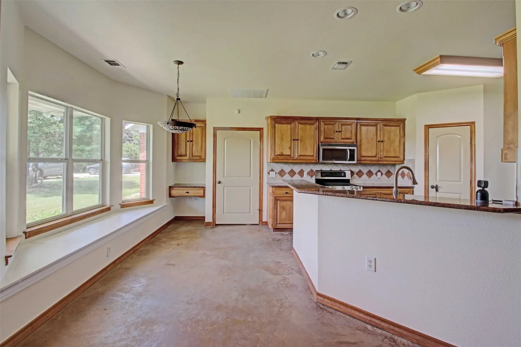 Single Family Residence For Sale in Johnson County , 2800 County Road 314, Cleburne, Texas 76031, 3 Bedroom, 3 Bathroom, 2 Garage spaces, 2,022 Sqft, built in 2004, Price $759,000, mls#21288902, Real Estate Agent in Cleburne, Homes For Sale in Johnson county, Homes For Sale in Cleburne, Realtor in Cleburne Texas, Real Estate Brokerage Independent Realty Texas, Luminita Cordes Realtor