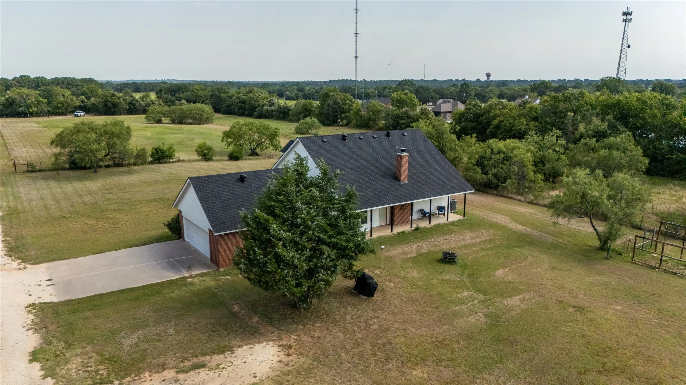 Single Family Residence For Sale in Johnson County , 2800 County Road 314, Cleburne, Texas 76031, 3 Bedroom, 3 Bathroom, 2 Garage spaces, 2,022 Sqft, built in 2004, Price $759,000, mls#21288902, Real Estate Agent in Cleburne, Homes For Sale in Johnson county, Homes For Sale in Cleburne, Realtor in Cleburne Texas, Real Estate Brokerage Independent Realty Texas, Luminita Cordes Realtor