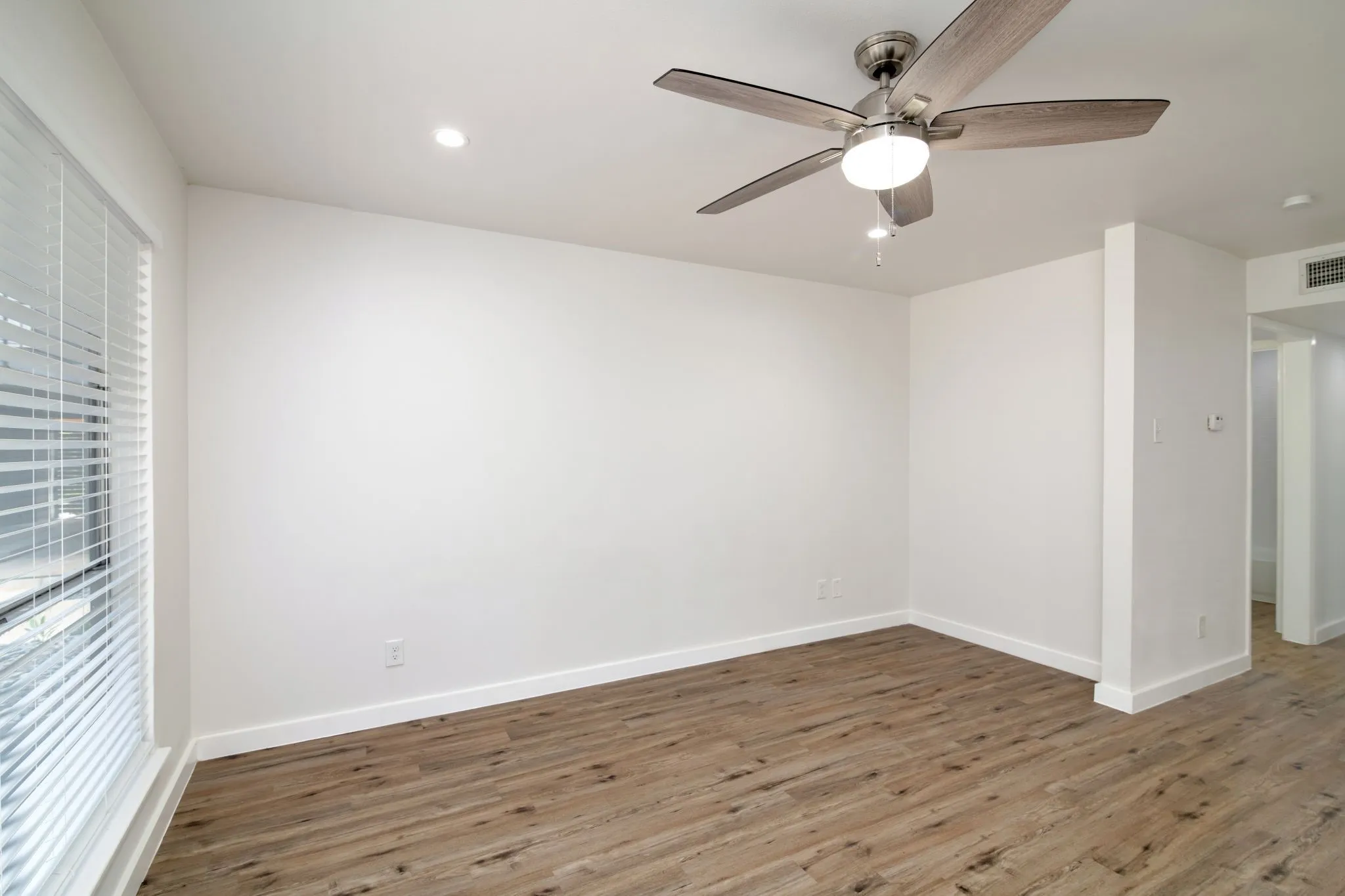 Apartment For Rent in Dallas County , 2722 Throckmorton Street 210, Dallas, Texas 75219, 0, 1 Bathroom, Garage spaces, 420 Sqft, built in 1974, mls#21288926, Real Estate Agent in Dallas, Homes For Rent in Dallas county, Homes For Rent in Dallas, Realtor in Dallas Texas, Real Estate Brokerage Independent Realty Texas, Luminita Cordes Realtor