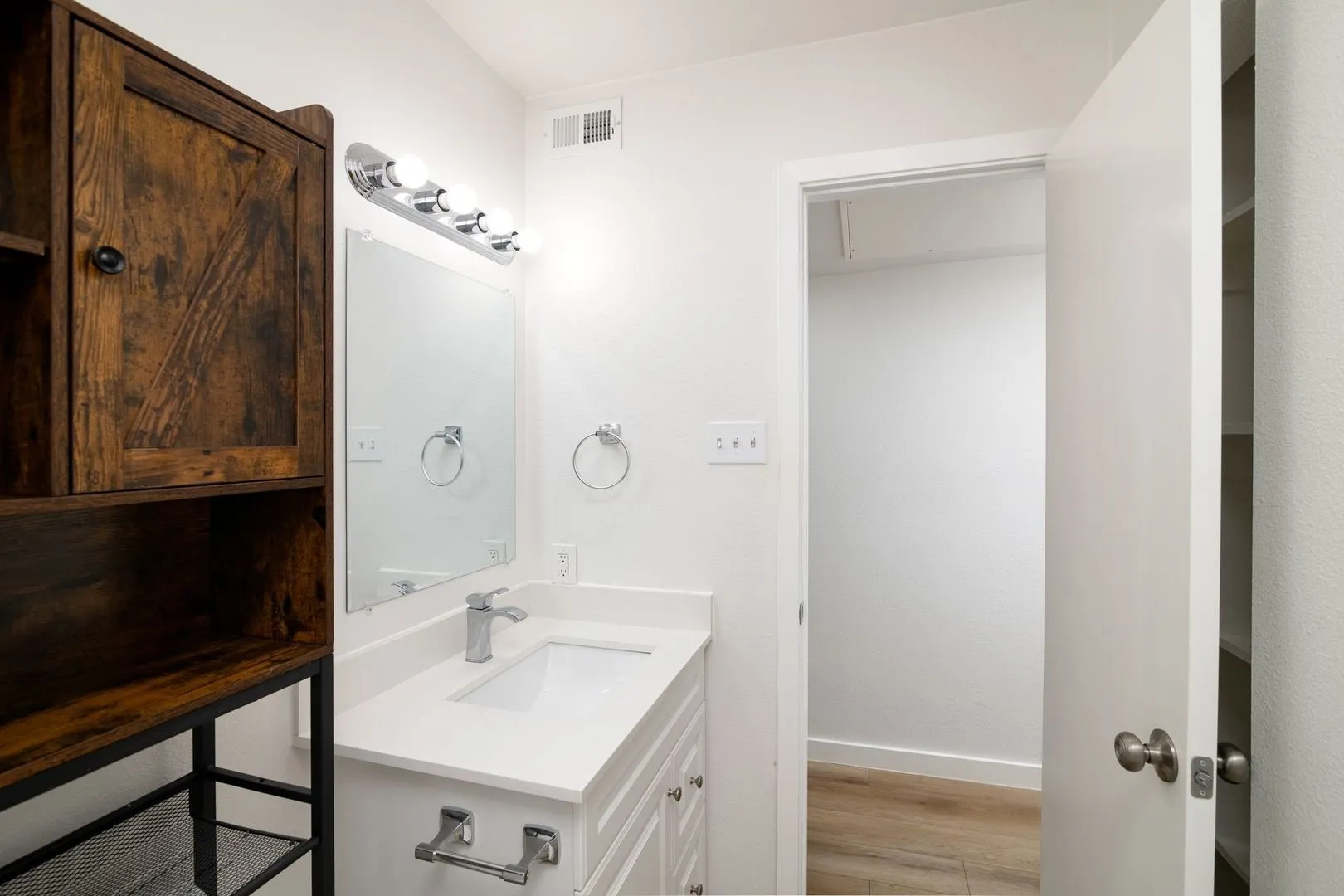Apartment For Rent in Dallas County , 2722 Throckmorton Street 210, Dallas, Texas 75219, 0, 1 Bathroom, Garage spaces, 420 Sqft, built in 1974, mls#21288926, Real Estate Agent in Dallas, Homes For Rent in Dallas county, Homes For Rent in Dallas, Realtor in Dallas Texas, Real Estate Brokerage Independent Realty Texas, Luminita Cordes Realtor