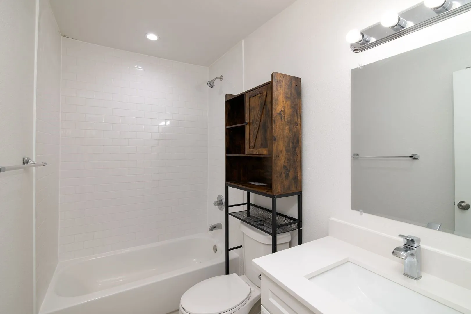 Apartment For Rent in Dallas County , 2722 Throckmorton Street 210, Dallas, Texas 75219, 0, 1 Bathroom, Garage spaces, 420 Sqft, built in 1974, mls#21288926, Real Estate Agent in Dallas, Homes For Rent in Dallas county, Homes For Rent in Dallas, Realtor in Dallas Texas, Real Estate Brokerage Independent Realty Texas, Luminita Cordes Realtor