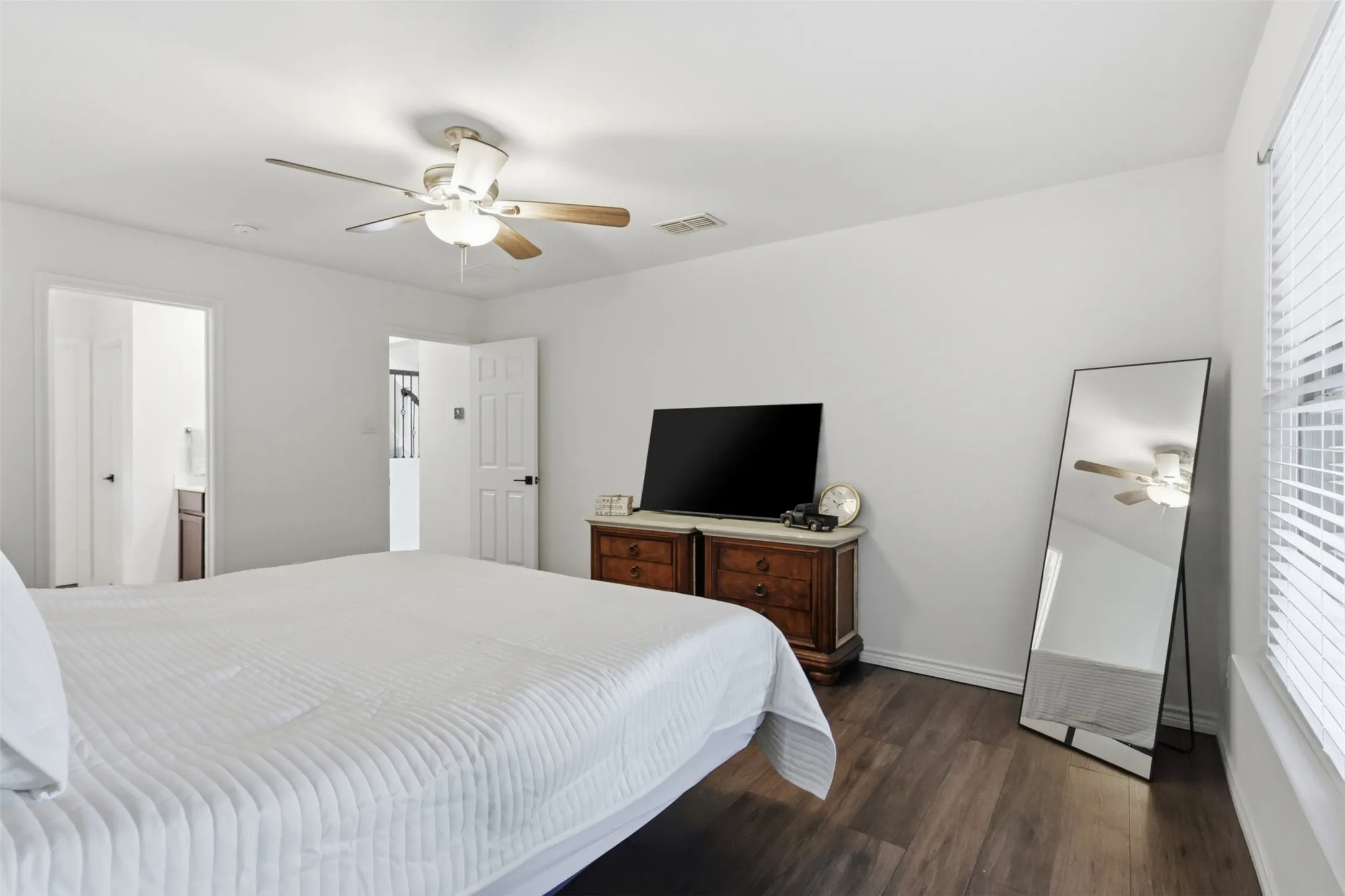 Single Family Residence For Sale in Tarrant County , 10201 Fox Grove Court, Fort Worth, Texas 76131, 4 Bedroom, 3 Bathroom, 2 Garage spaces, 2,880 Sqft, built in 2018, mls#21288933, Real Estate Agent in Fort Worth, Homes For Sale in Tarrant county, Homes For Sale in Fort Worth, Realtor in Fort Worth Texas, Real Estate Brokerage Independent Realty Texas, Luminita Cordes Realtor
