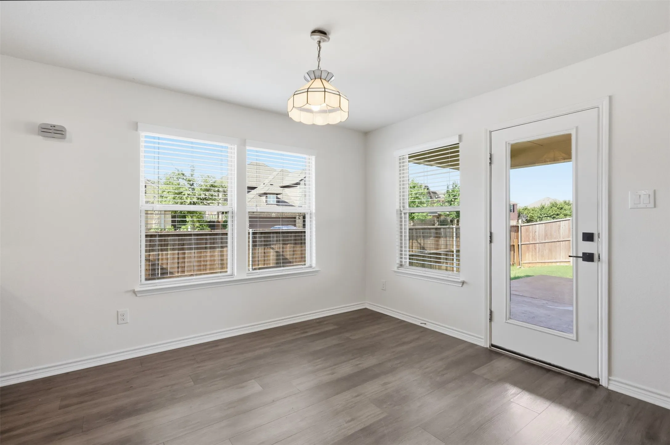 Single Family Residence For Sale in Tarrant County , 10201 Fox Grove Court, Fort Worth, Texas 76131, 4 Bedroom, 3 Bathroom, 2 Garage spaces, 2,880 Sqft, built in 2018, mls#21288933, Real Estate Agent in Fort Worth, Homes For Sale in Tarrant county, Homes For Sale in Fort Worth, Realtor in Fort Worth Texas, Real Estate Brokerage Independent Realty Texas, Luminita Cordes Realtor