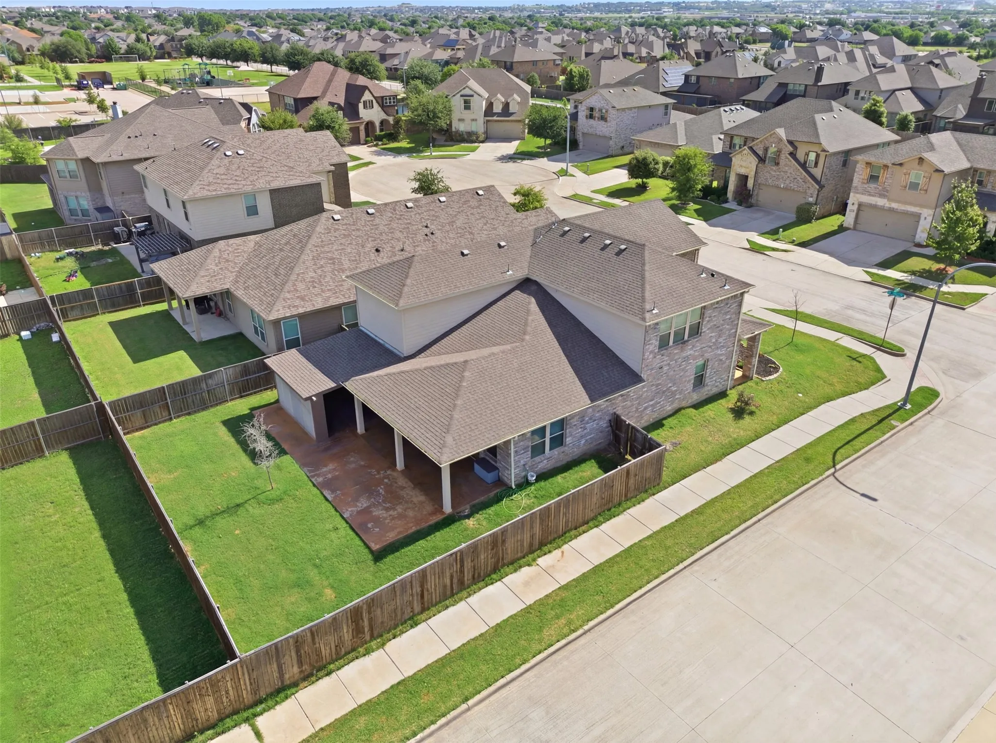 Single Family Residence For Sale in Tarrant County , 10201 Fox Grove Court, Fort Worth, Texas 76131, 4 Bedroom, 3 Bathroom, 2 Garage spaces, 2,880 Sqft, built in 2018, mls#21288933, Real Estate Agent in Fort Worth, Homes For Sale in Tarrant county, Homes For Sale in Fort Worth, Realtor in Fort Worth Texas, Real Estate Brokerage Independent Realty Texas, Luminita Cordes Realtor