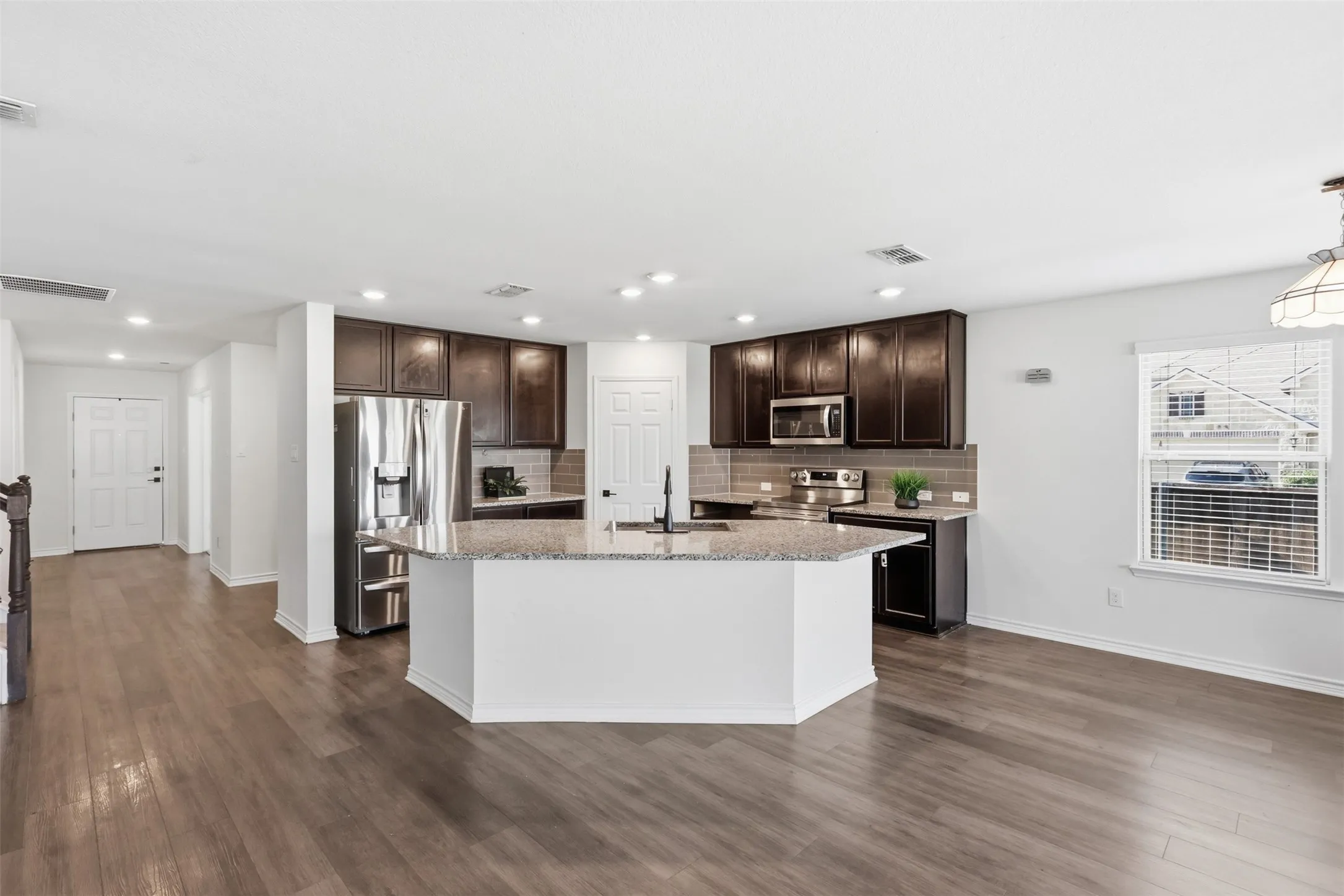 Single Family Residence For Sale in Tarrant County , 10201 Fox Grove Court, Fort Worth, Texas 76131, 4 Bedroom, 3 Bathroom, 2 Garage spaces, 2,880 Sqft, built in 2018, mls#21288933, Real Estate Agent in Fort Worth, Homes For Sale in Tarrant county, Homes For Sale in Fort Worth, Realtor in Fort Worth Texas, Real Estate Brokerage Independent Realty Texas, Luminita Cordes Realtor