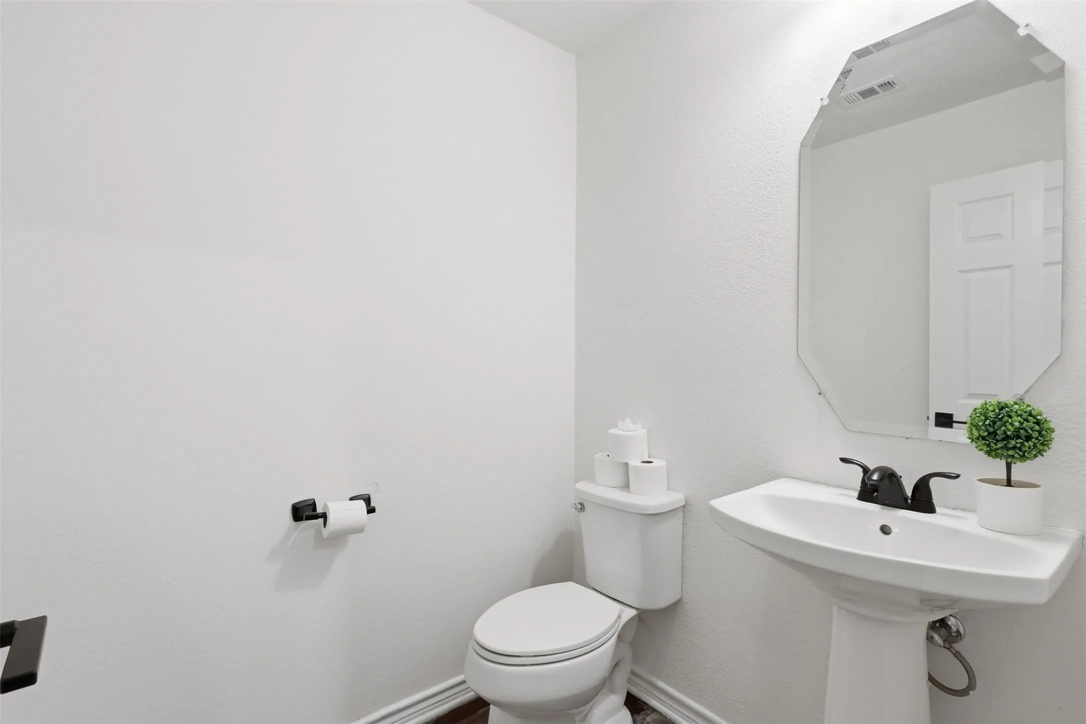 Single Family Residence For Sale in Tarrant County , 10201 Fox Grove Court, Fort Worth, Texas 76131, 4 Bedroom, 3 Bathroom, 2 Garage spaces, 2,880 Sqft, built in 2018, mls#21288933, Real Estate Agent in Fort Worth, Homes For Sale in Tarrant county, Homes For Sale in Fort Worth, Realtor in Fort Worth Texas, Real Estate Brokerage Independent Realty Texas, Luminita Cordes Realtor