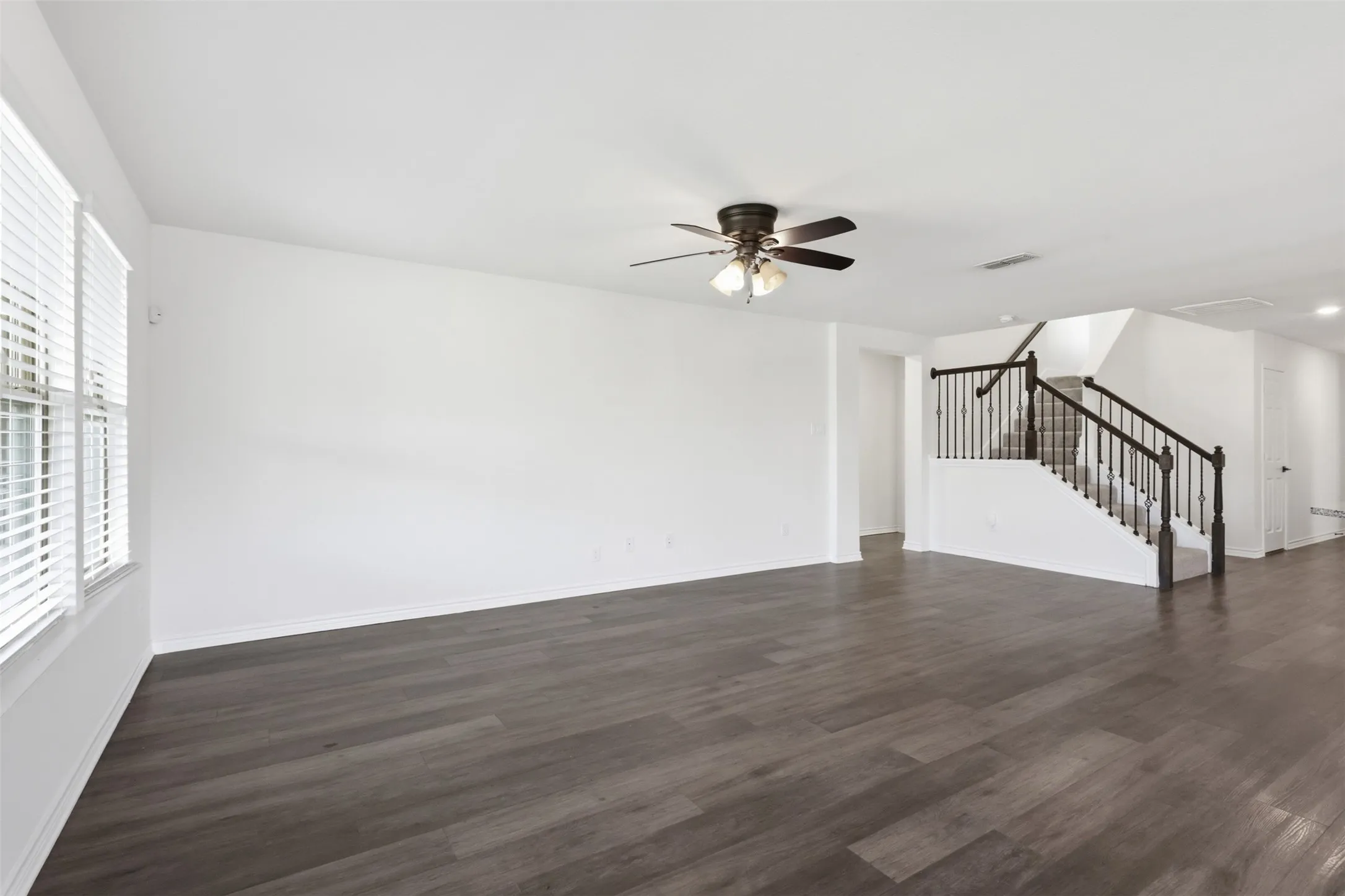 Single Family Residence For Sale in Tarrant County , 10201 Fox Grove Court, Fort Worth, Texas 76131, 4 Bedroom, 3 Bathroom, 2 Garage spaces, 2,880 Sqft, built in 2018, mls#21288933, Real Estate Agent in Fort Worth, Homes For Sale in Tarrant county, Homes For Sale in Fort Worth, Realtor in Fort Worth Texas, Real Estate Brokerage Independent Realty Texas, Luminita Cordes Realtor