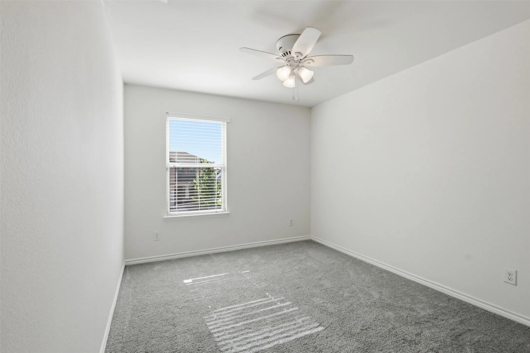 Single Family Residence For Sale in Tarrant County , 10201 Fox Grove Court, Fort Worth, Texas 76131, 4 Bedroom, 3 Bathroom, 2 Garage spaces, 2,880 Sqft, built in 2018, mls#21288933, Real Estate Agent in Fort Worth, Homes For Sale in Tarrant county, Homes For Sale in Fort Worth, Realtor in Fort Worth Texas, Real Estate Brokerage Independent Realty Texas, Luminita Cordes Realtor