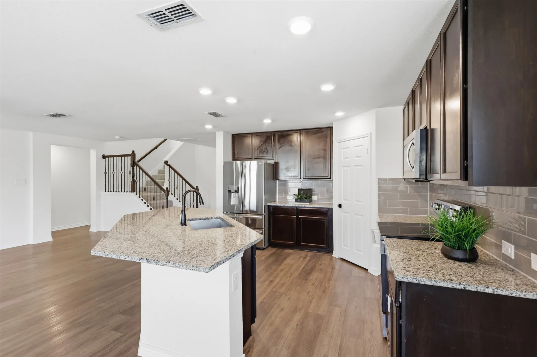 Single Family Residence For Sale in Tarrant County , 10201 Fox Grove Court, Fort Worth, Texas 76131, 4 Bedroom, 3 Bathroom, 2 Garage spaces, 2,880 Sqft, built in 2018, mls#21288933, Real Estate Agent in Fort Worth, Homes For Sale in Tarrant county, Homes For Sale in Fort Worth, Realtor in Fort Worth Texas, Real Estate Brokerage Independent Realty Texas, Luminita Cordes Realtor
