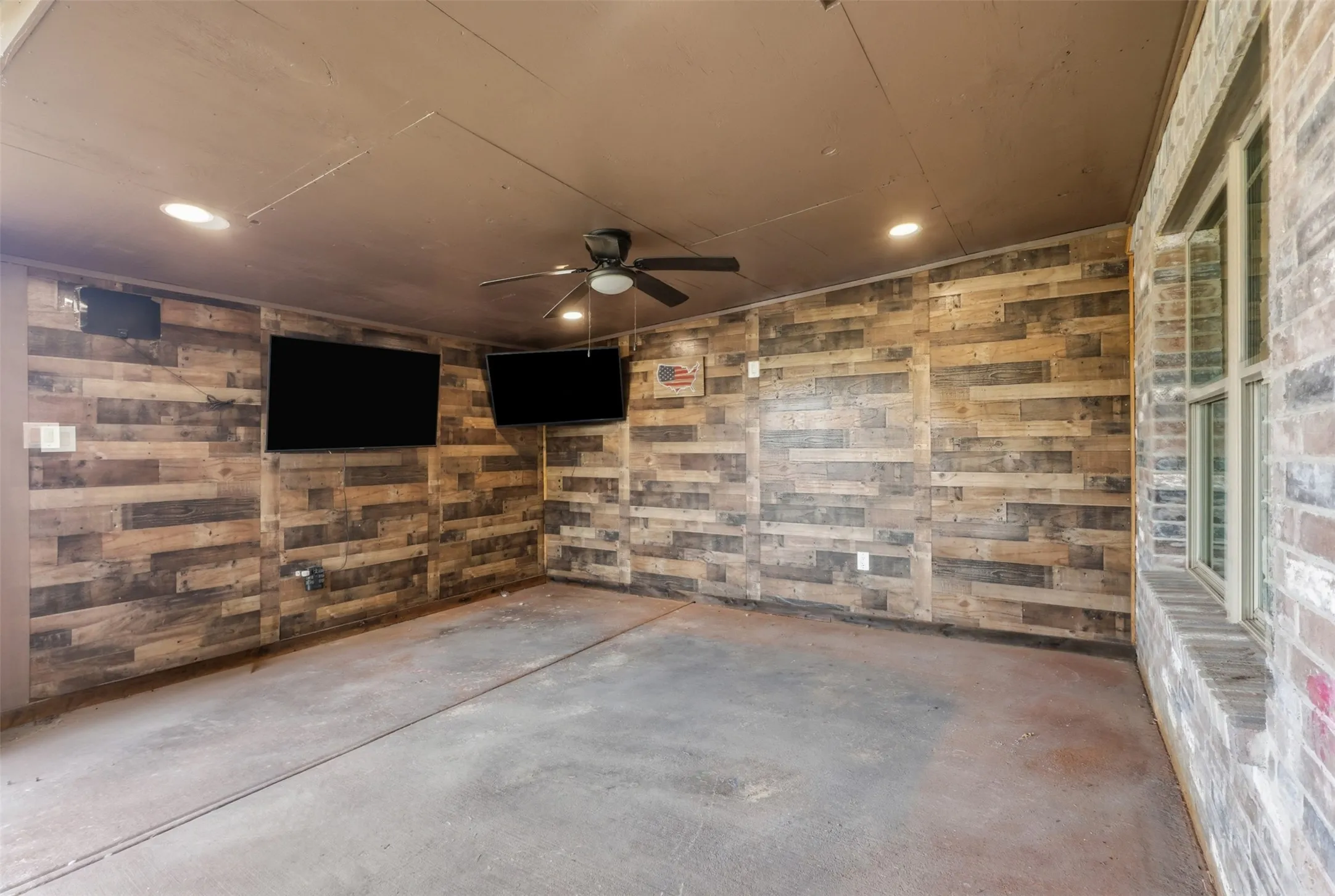Single Family Residence For Sale in Tarrant County , 10201 Fox Grove Court, Fort Worth, Texas 76131, 4 Bedroom, 3 Bathroom, 2 Garage spaces, 2,880 Sqft, built in 2018, mls#21288933, Real Estate Agent in Fort Worth, Homes For Sale in Tarrant county, Homes For Sale in Fort Worth, Realtor in Fort Worth Texas, Real Estate Brokerage Independent Realty Texas, Luminita Cordes Realtor