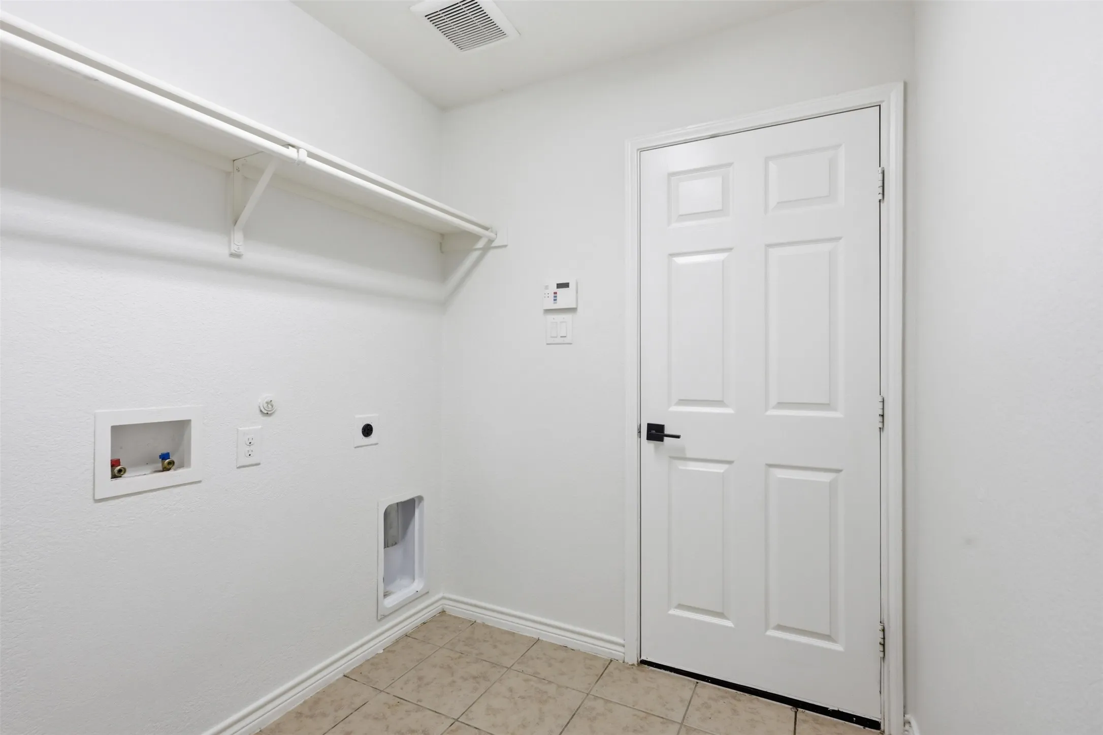 Single Family Residence For Sale in Tarrant County , 10201 Fox Grove Court, Fort Worth, Texas 76131, 4 Bedroom, 3 Bathroom, 2 Garage spaces, 2,880 Sqft, built in 2018, mls#21288933, Real Estate Agent in Fort Worth, Homes For Sale in Tarrant county, Homes For Sale in Fort Worth, Realtor in Fort Worth Texas, Real Estate Brokerage Independent Realty Texas, Luminita Cordes Realtor
