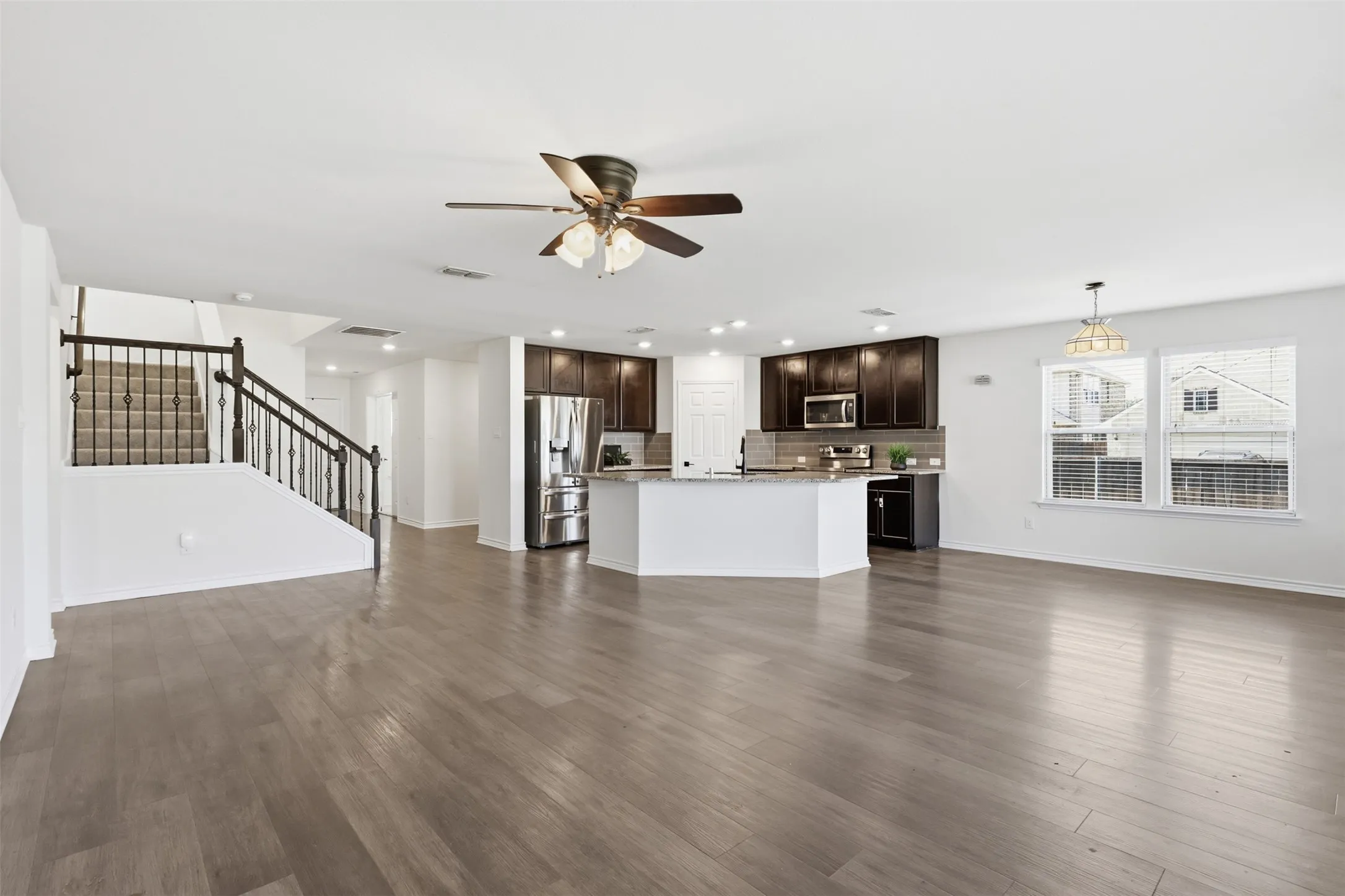 Single Family Residence For Sale in Tarrant County , 10201 Fox Grove Court, Fort Worth, Texas 76131, 4 Bedroom, 3 Bathroom, 2 Garage spaces, 2,880 Sqft, built in 2018, mls#21288933, Real Estate Agent in Fort Worth, Homes For Sale in Tarrant county, Homes For Sale in Fort Worth, Realtor in Fort Worth Texas, Real Estate Brokerage Independent Realty Texas, Luminita Cordes Realtor