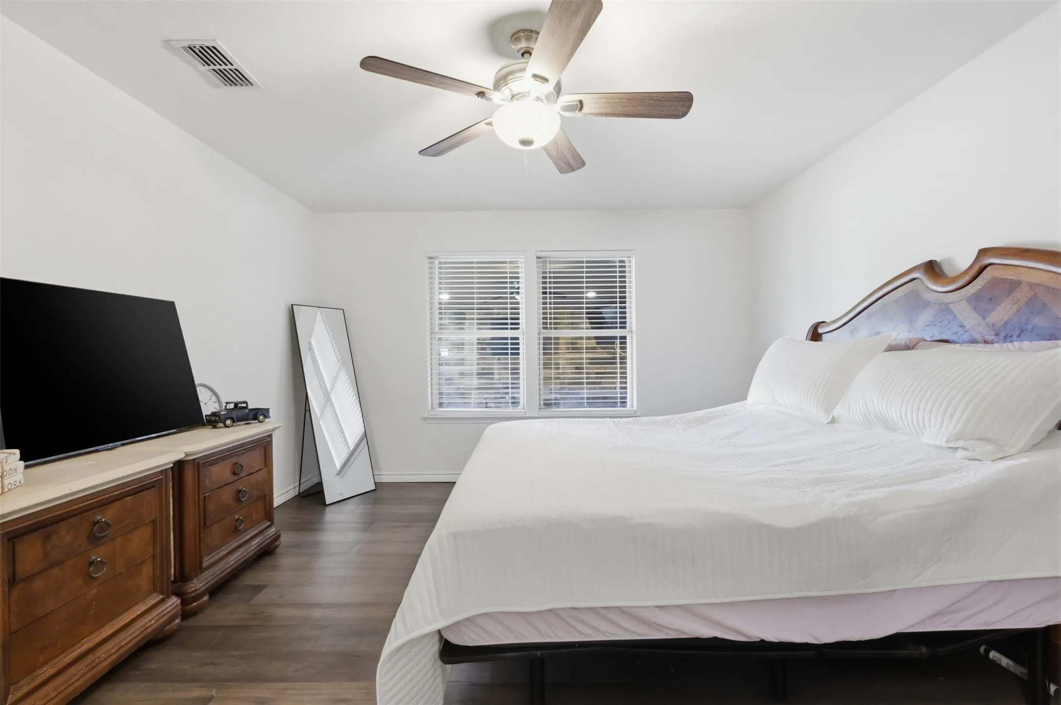 Single Family Residence For Sale in Tarrant County , 10201 Fox Grove Court, Fort Worth, Texas 76131, 4 Bedroom, 3 Bathroom, 2 Garage spaces, 2,880 Sqft, built in 2018, mls#21288933, Real Estate Agent in Fort Worth, Homes For Sale in Tarrant county, Homes For Sale in Fort Worth, Realtor in Fort Worth Texas, Real Estate Brokerage Independent Realty Texas, Luminita Cordes Realtor
