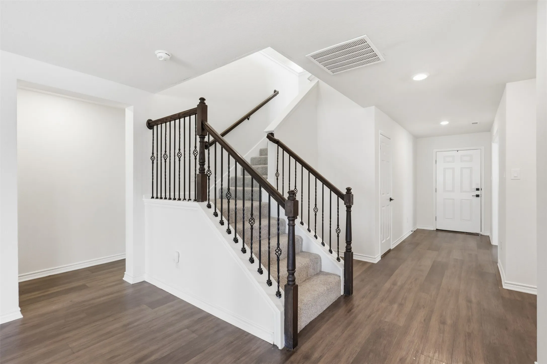 Single Family Residence For Sale in Tarrant County , 10201 Fox Grove Court, Fort Worth, Texas 76131, 4 Bedroom, 3 Bathroom, 2 Garage spaces, 2,880 Sqft, built in 2018, mls#21288933, Real Estate Agent in Fort Worth, Homes For Sale in Tarrant county, Homes For Sale in Fort Worth, Realtor in Fort Worth Texas, Real Estate Brokerage Independent Realty Texas, Luminita Cordes Realtor