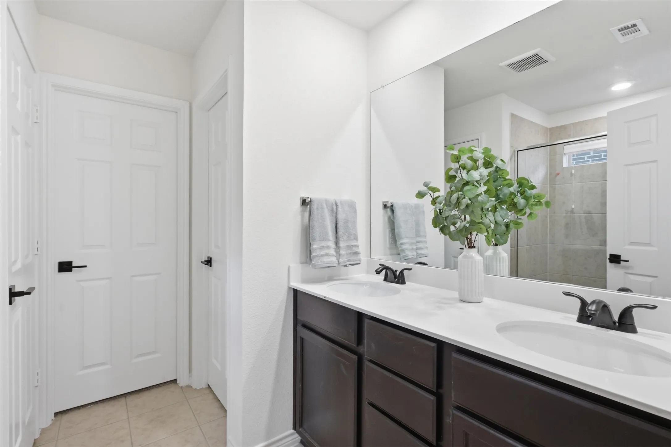 Single Family Residence For Sale in Tarrant County , 10201 Fox Grove Court, Fort Worth, Texas 76131, 4 Bedroom, 3 Bathroom, 2 Garage spaces, 2,880 Sqft, built in 2018, mls#21288933, Real Estate Agent in Fort Worth, Homes For Sale in Tarrant county, Homes For Sale in Fort Worth, Realtor in Fort Worth Texas, Real Estate Brokerage Independent Realty Texas, Luminita Cordes Realtor