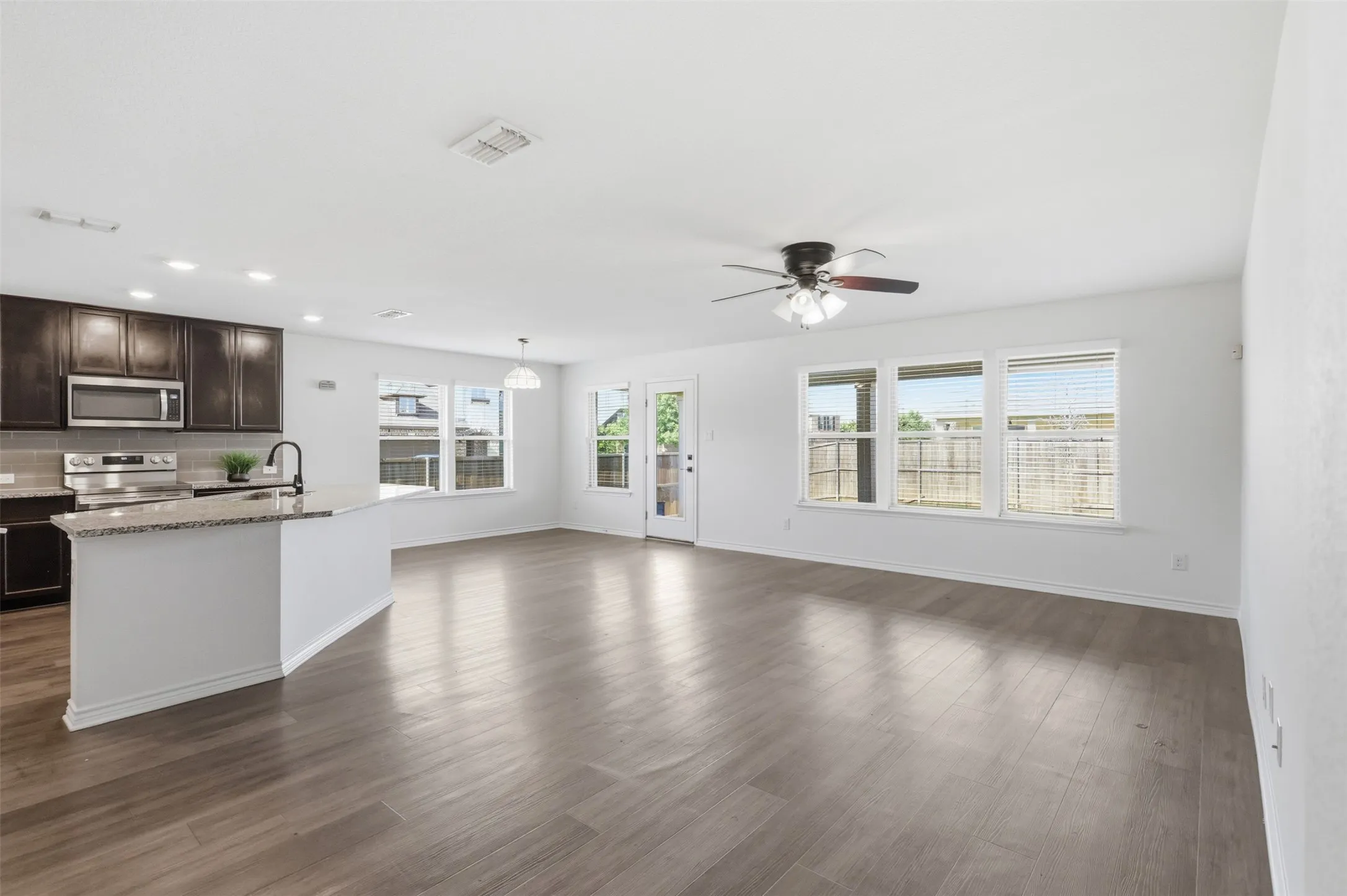 Single Family Residence For Sale in Tarrant County , 10201 Fox Grove Court, Fort Worth, Texas 76131, 4 Bedroom, 3 Bathroom, 2 Garage spaces, 2,880 Sqft, built in 2018, mls#21288933, Real Estate Agent in Fort Worth, Homes For Sale in Tarrant county, Homes For Sale in Fort Worth, Realtor in Fort Worth Texas, Real Estate Brokerage Independent Realty Texas, Luminita Cordes Realtor