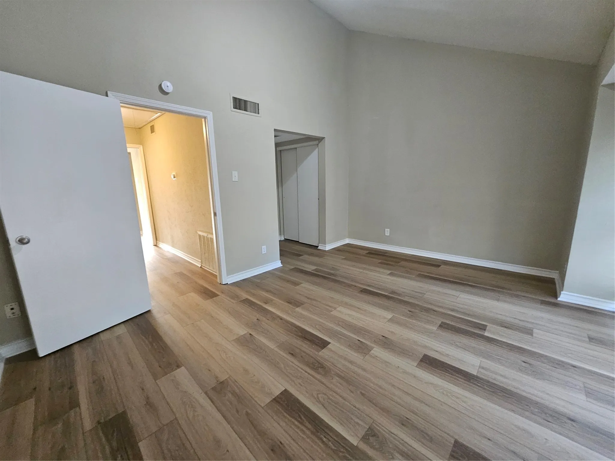 Condominium For Rent in Dallas County , 4535 N O Connor Road 1214, Irving, Texas 75062, 2 Bedroom, 3 Bathroom, Garage spaces, 1,167 Sqft, built in 1975, mls#21288951, Real Estate Agent in Irving, Homes For Rent in Dallas county, Homes For Rent in Irving, Realtor in Irving Texas, Real Estate Brokerage Independent Realty Texas, Luminita Cordes Realtor