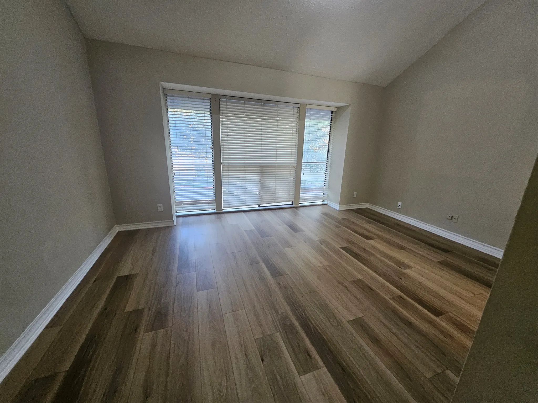 Condominium For Rent in Dallas County , 4535 N O Connor Road 1214, Irving, Texas 75062, 2 Bedroom, 3 Bathroom, Garage spaces, 1,167 Sqft, built in 1975, mls#21288951, Real Estate Agent in Irving, Homes For Rent in Dallas county, Homes For Rent in Irving, Realtor in Irving Texas, Real Estate Brokerage Independent Realty Texas, Luminita Cordes Realtor