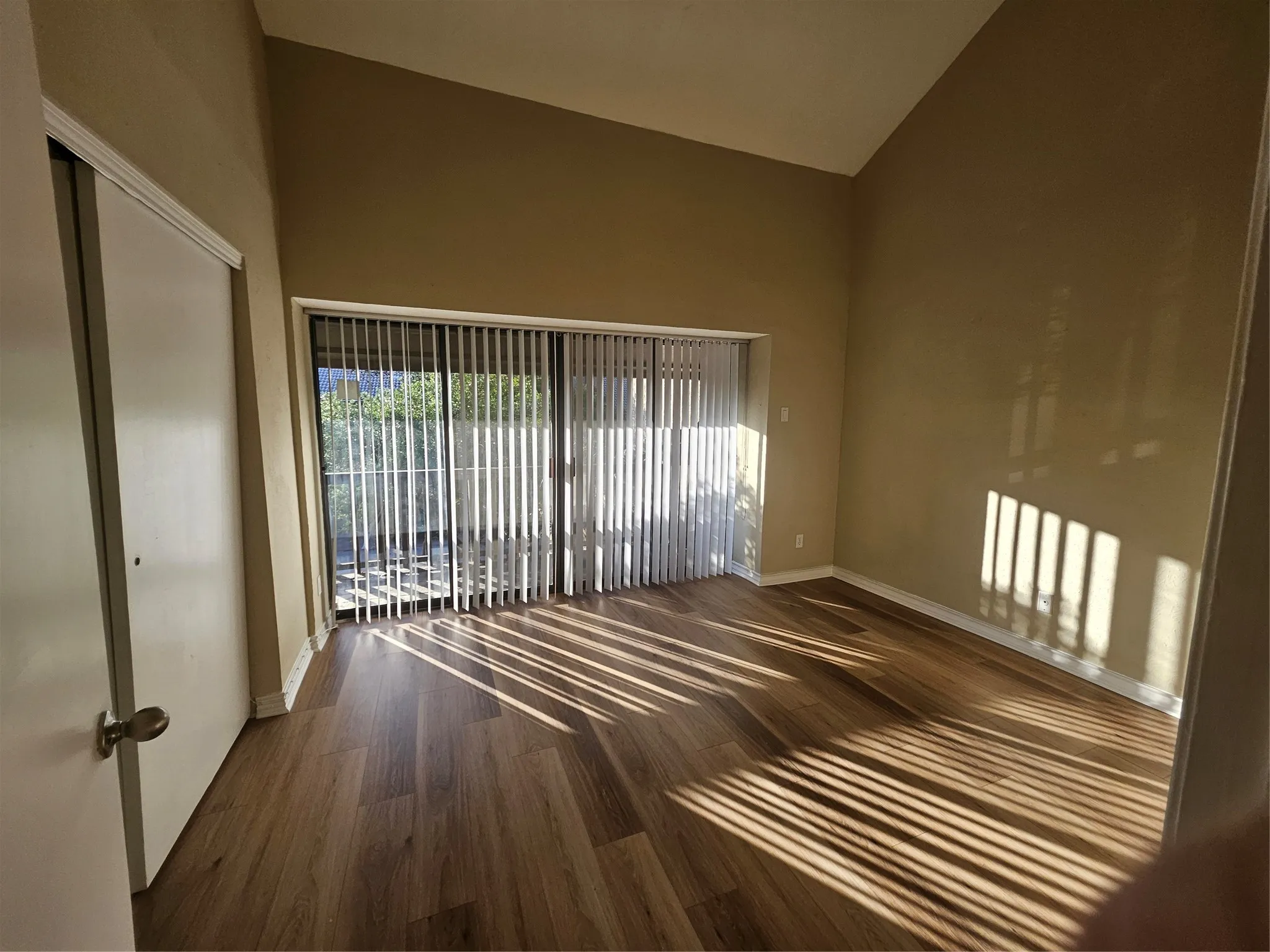 Condominium For Rent in Dallas County , 4535 N O Connor Road 1214, Irving, Texas 75062, 2 Bedroom, 3 Bathroom, Garage spaces, 1,167 Sqft, built in 1975, mls#21288951, Real Estate Agent in Irving, Homes For Rent in Dallas county, Homes For Rent in Irving, Realtor in Irving Texas, Real Estate Brokerage Independent Realty Texas, Luminita Cordes Realtor