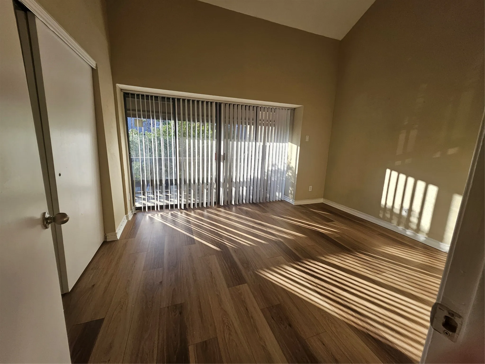 Condominium For Rent in Dallas County , 4535 N O Connor Road 1214, Irving, Texas 75062, 2 Bedroom, 3 Bathroom, Garage spaces, 1,167 Sqft, built in 1975, mls#21288951, Real Estate Agent in Irving, Homes For Rent in Dallas county, Homes For Rent in Irving, Realtor in Irving Texas, Real Estate Brokerage Independent Realty Texas, Luminita Cordes Realtor