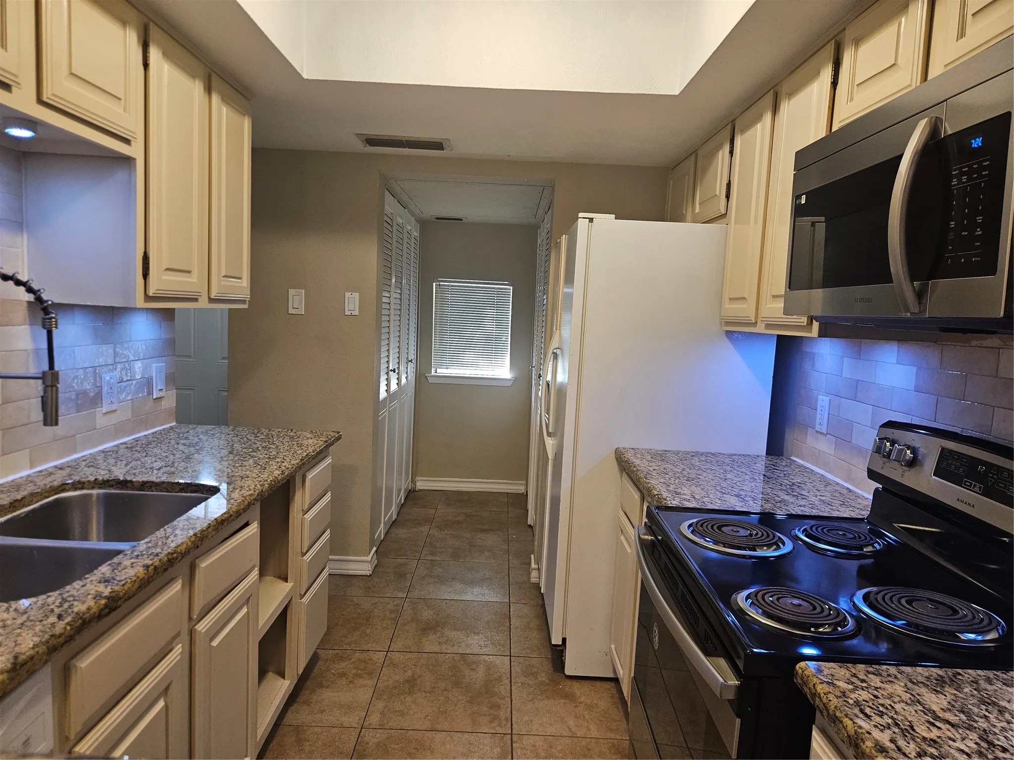 Condominium For Rent in Dallas County , 4535 N O Connor Road 1214, Irving, Texas 75062, 2 Bedroom, 3 Bathroom, Garage spaces, 1,167 Sqft, built in 1975, mls#21288951, Real Estate Agent in Irving, Homes For Rent in Dallas county, Homes For Rent in Irving, Realtor in Irving Texas, Real Estate Brokerage Independent Realty Texas, Luminita Cordes Realtor